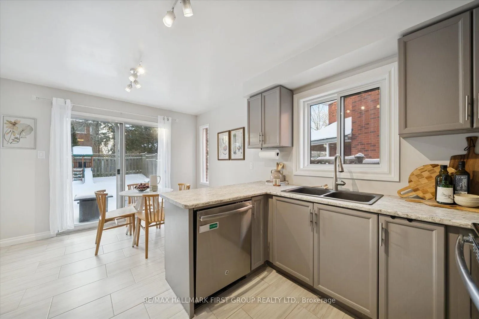 Photo 9 of 79 Woodstone Place, Whitby, Pringle Creek — HOMEH