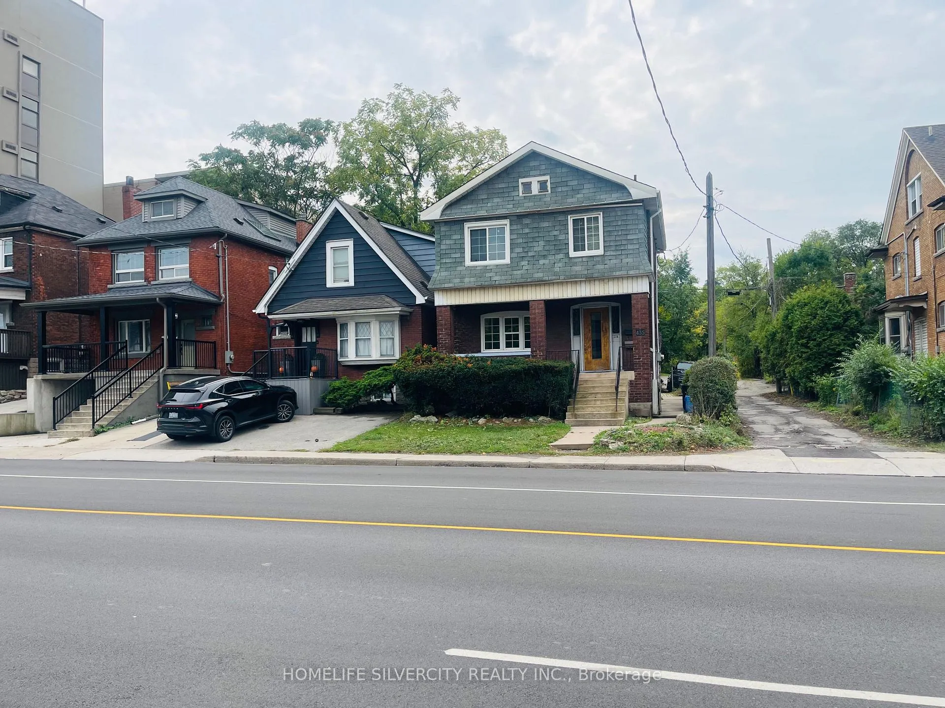 Front of 435 Aberdeen Avenue