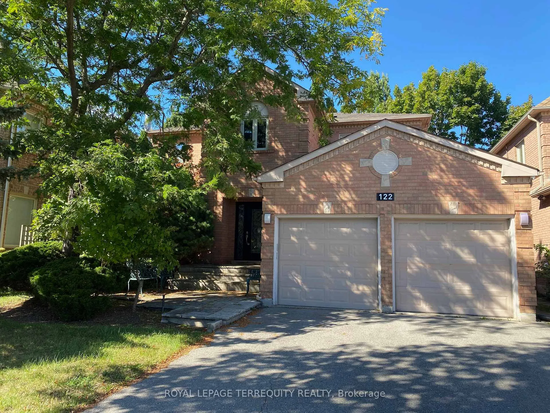 Front of 122 Beverley Glen Boulevard