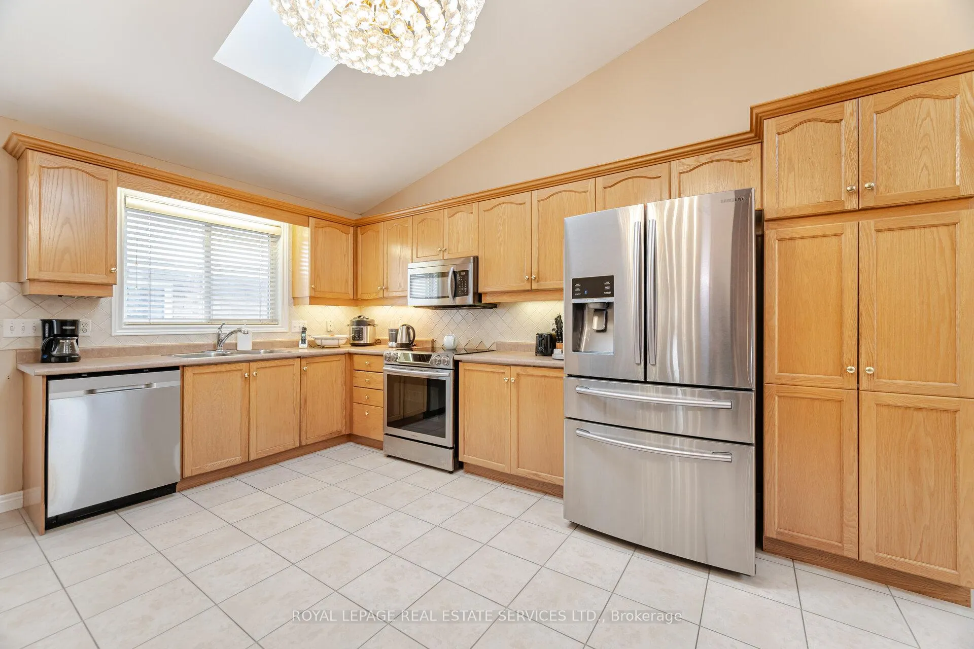 Photo 13 of 777 Limeridge Road E, Hamilton, Lawfield — HOMEH