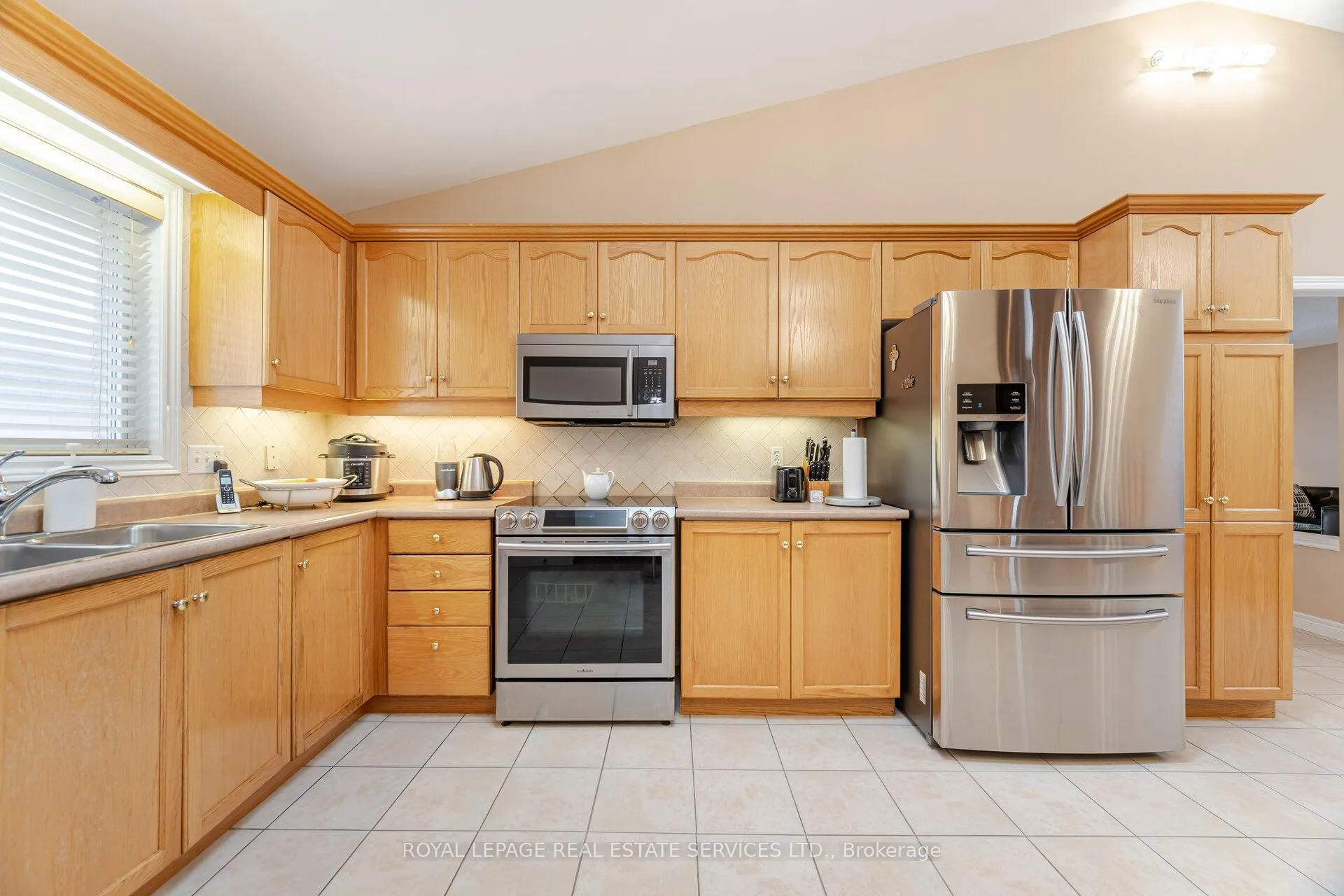 Photo 14 of 777 Limeridge Road E, Hamilton, Lawfield — HOMEH