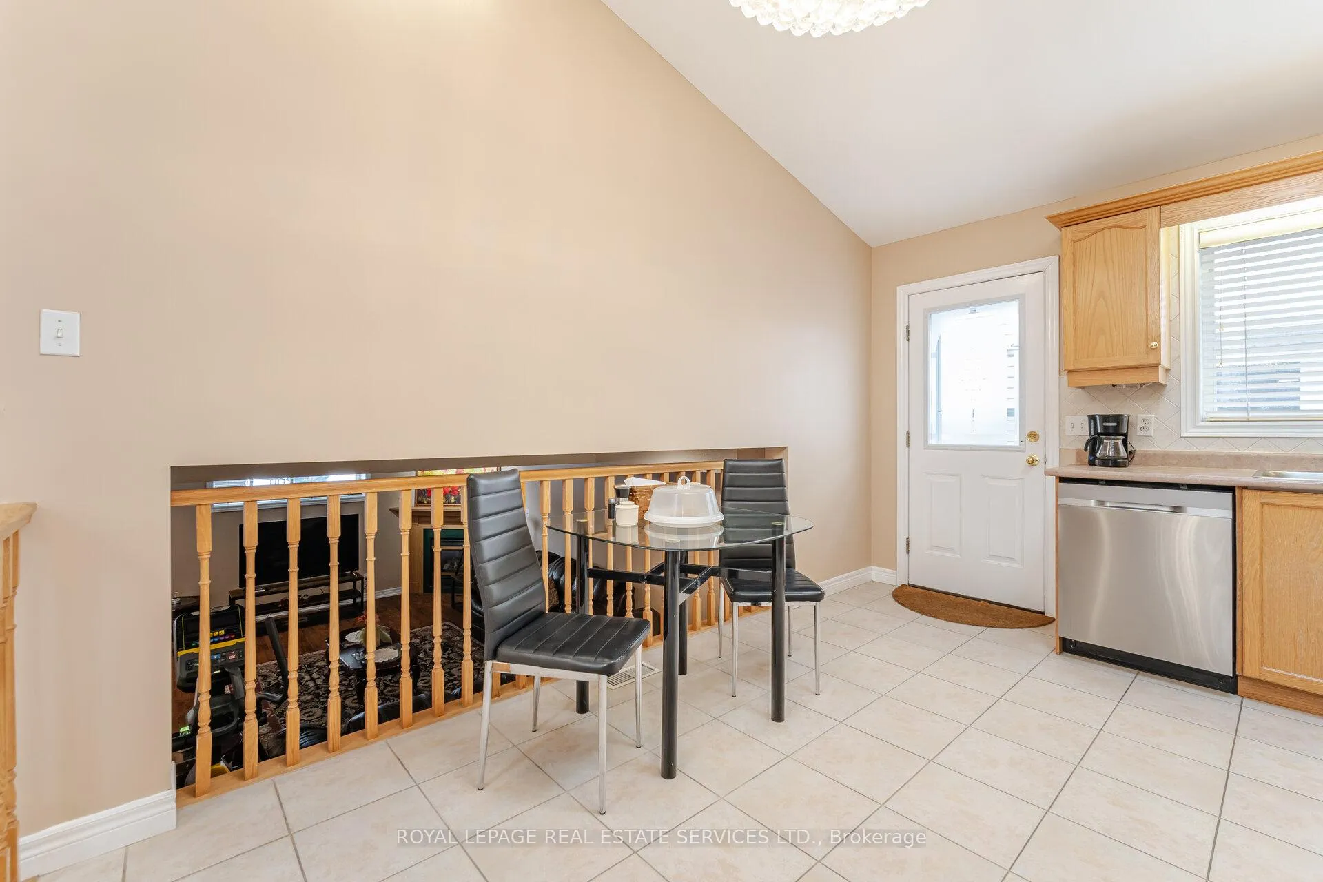 Photo 18 of 777 Limeridge Road E, Hamilton, Lawfield — HOMEH