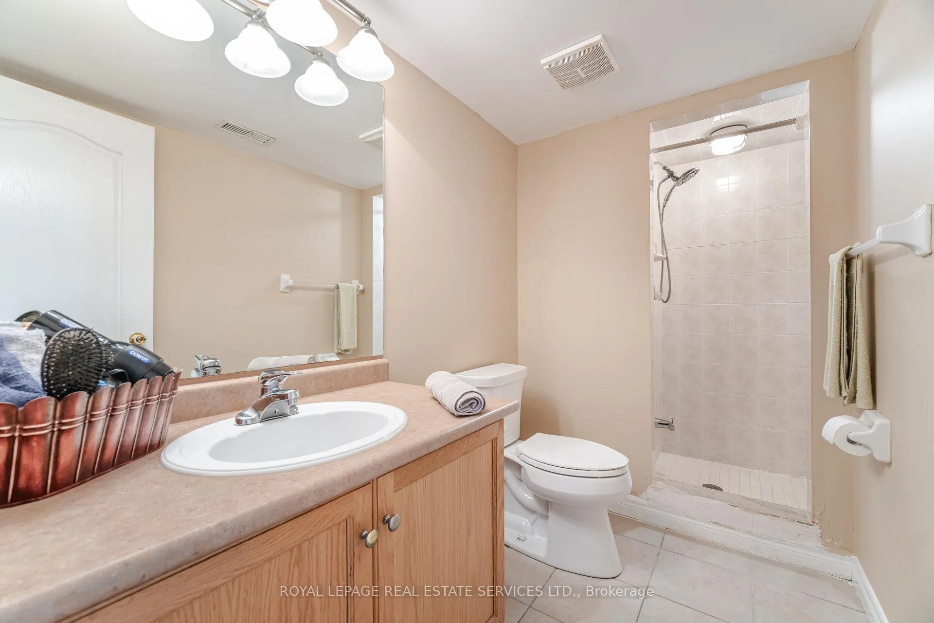 Photo 40 of 777 Limeridge Road E, Hamilton, Lawfield — HOMEH