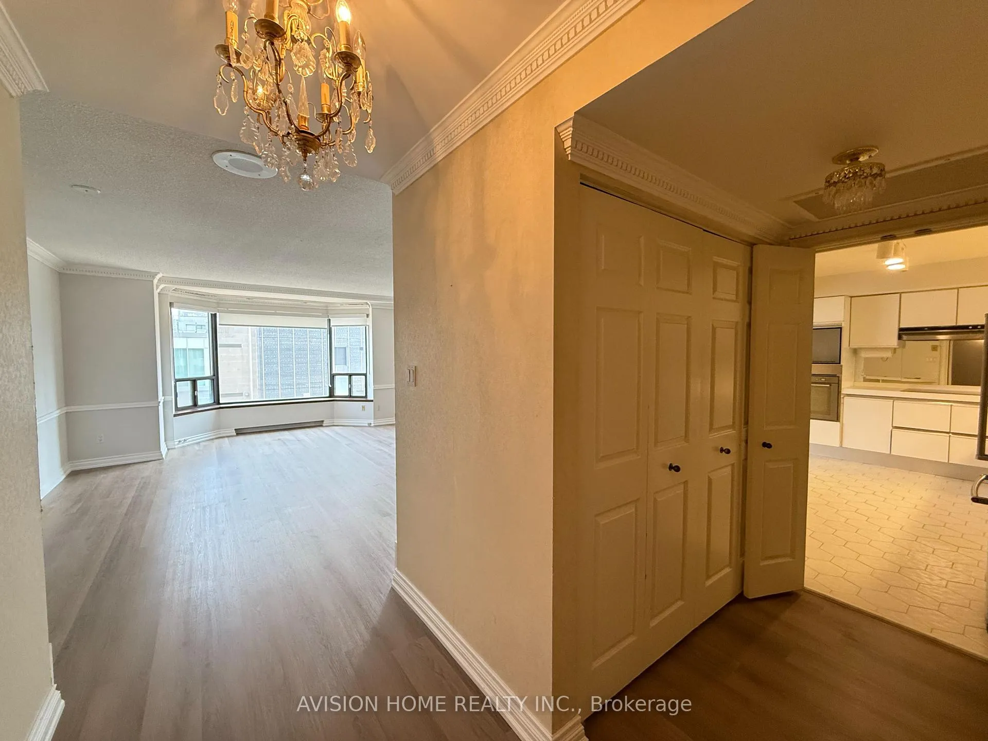 Photo 6 of Unit 1210, 175 Cumberland Street, Toronto, The Annex — HOMEH