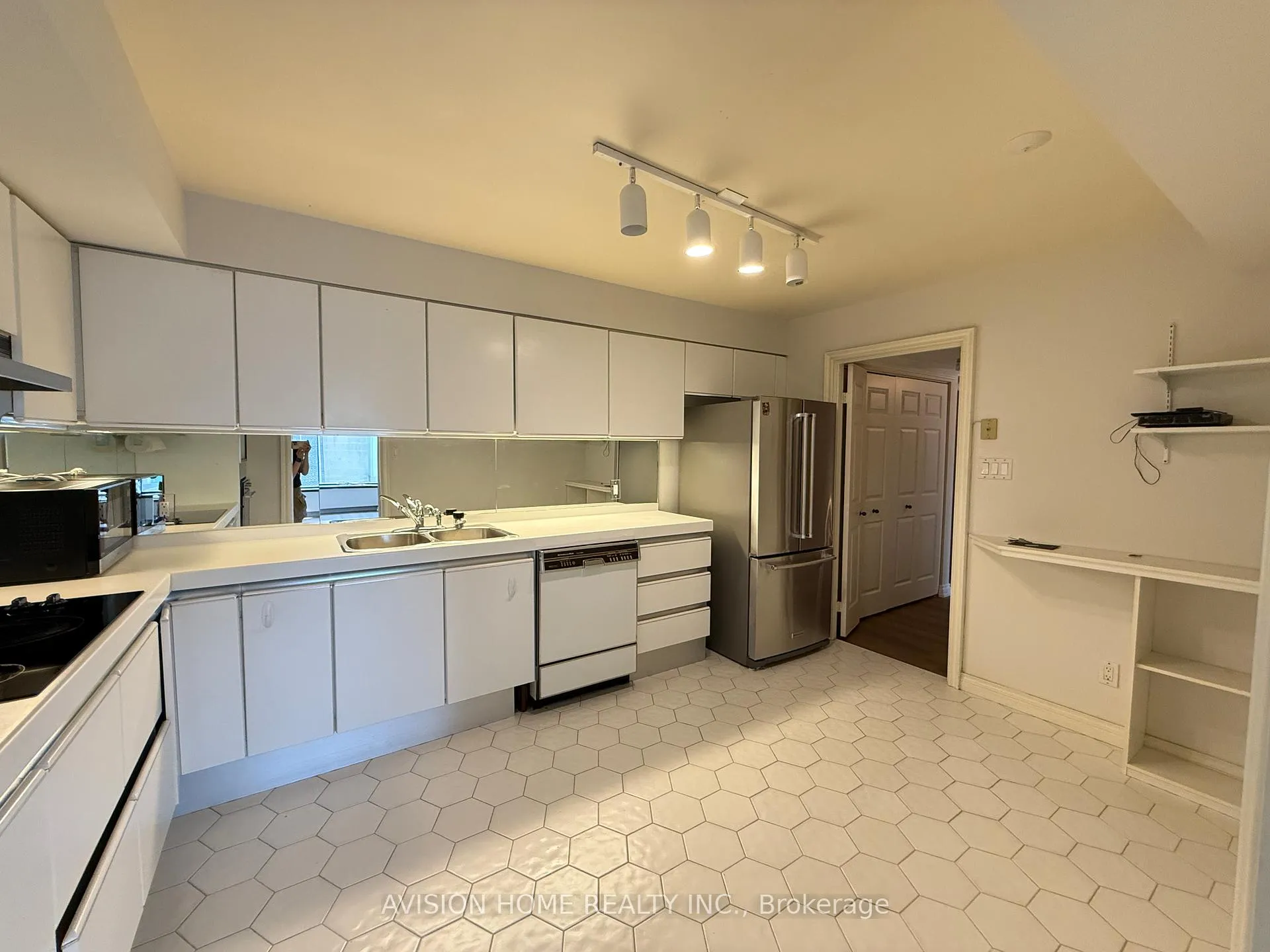 Photo 12 of Unit 1210, 175 Cumberland Street, Toronto, The Annex — HOMEH