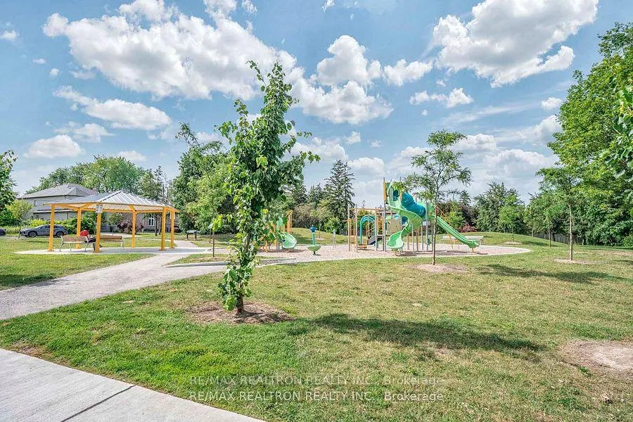 Photo 11 of Unit 505, 376 Highway 7, Richmond Hill, Doncrest — HOMEH