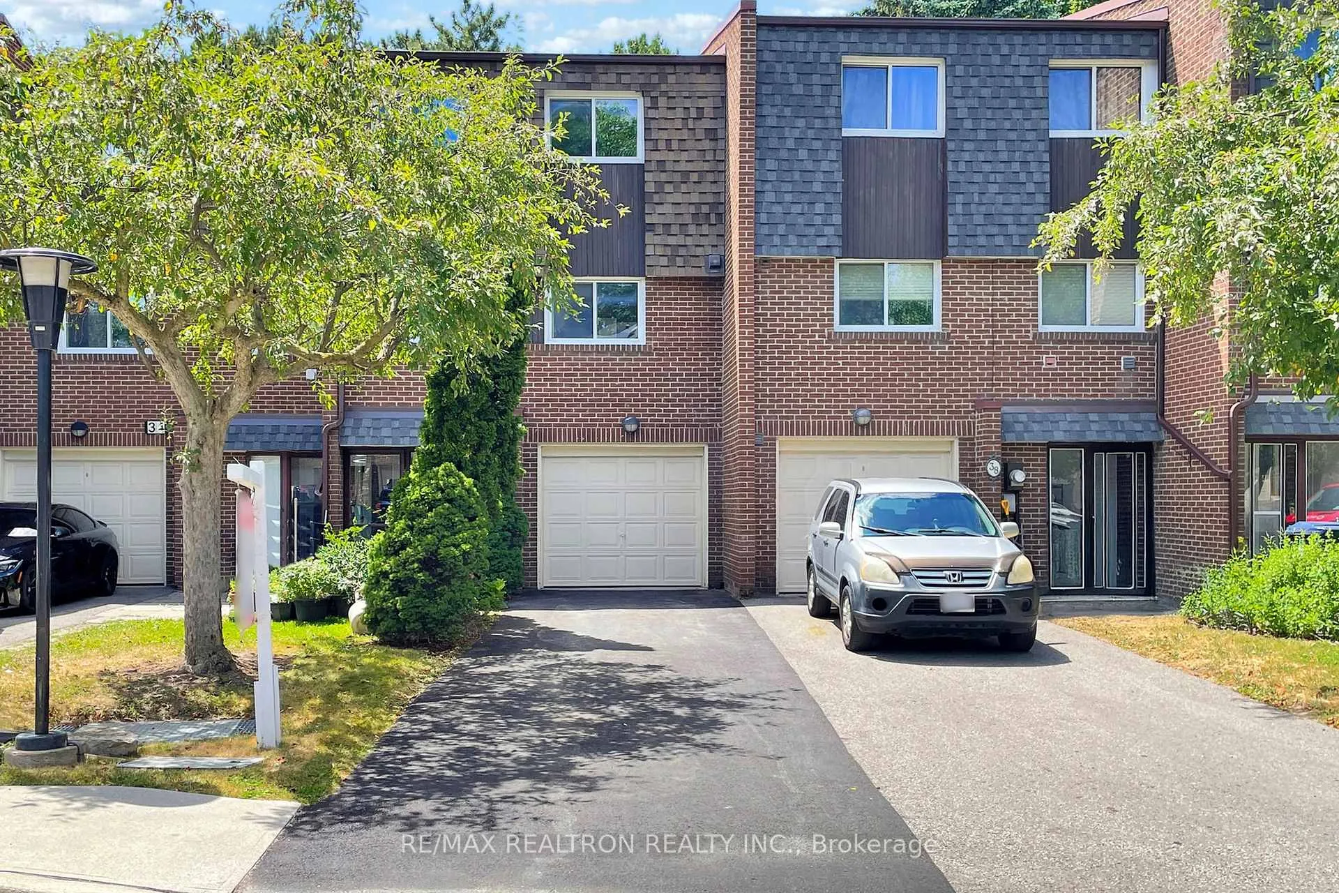 Photo 1 of 36 Windy Golfway, Toronto, Flemingdon Park — HOMEH