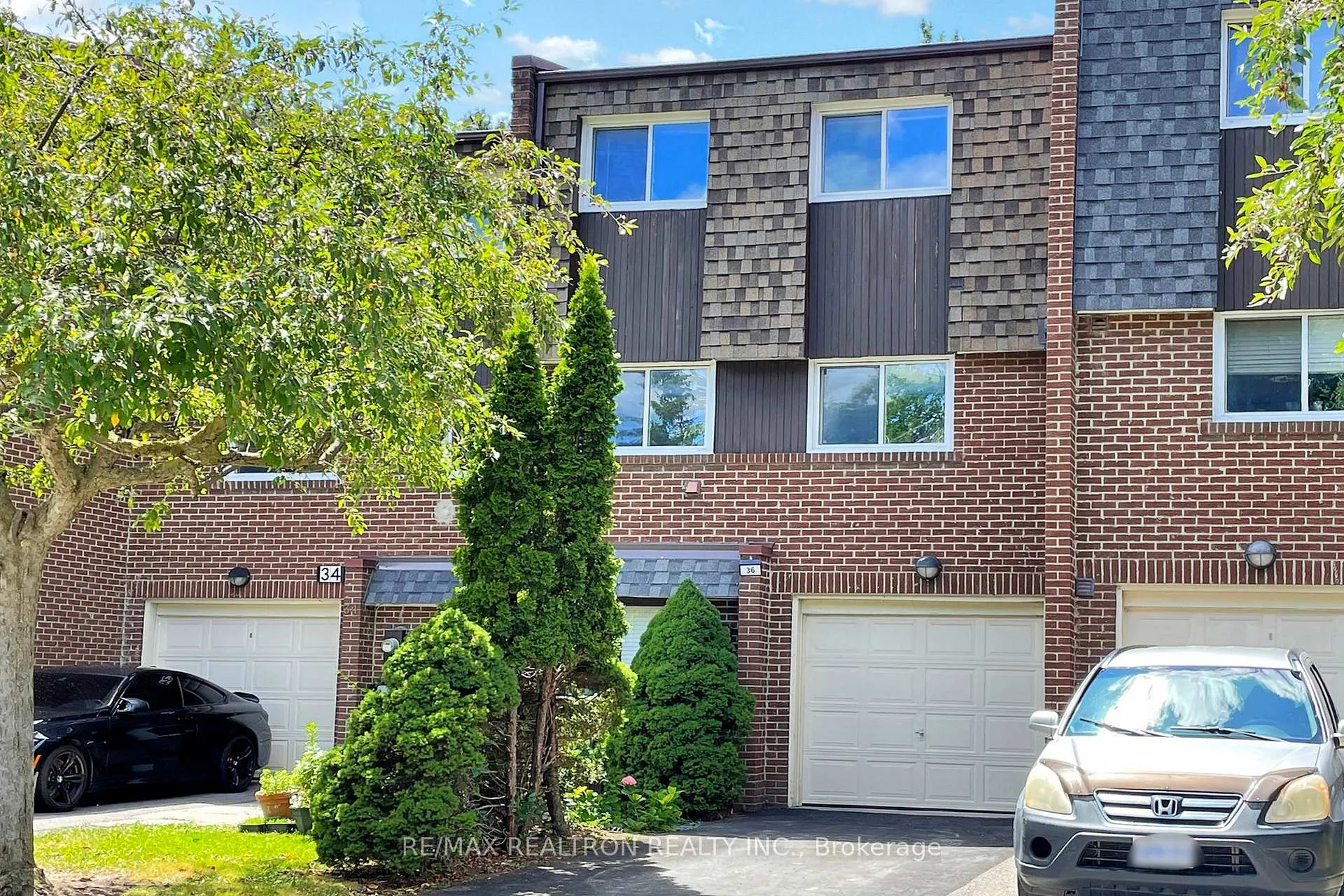 Photo 5 of 36 Windy Golfway, Toronto, Flemingdon Park — HOMEH