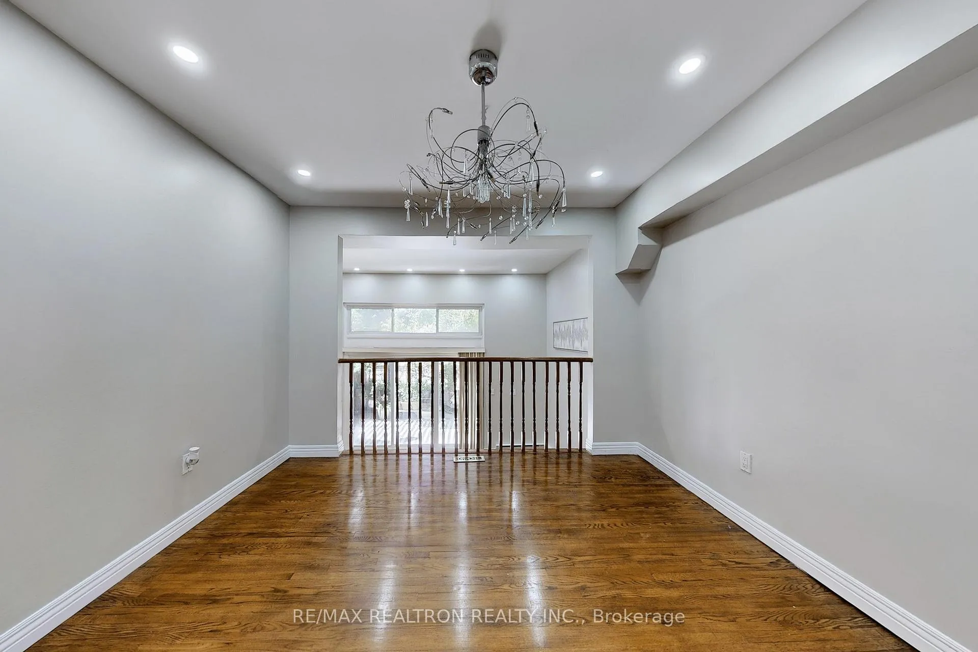 Photo 16 of 36 Windy Golfway, Toronto, Flemingdon Park — HOMEH