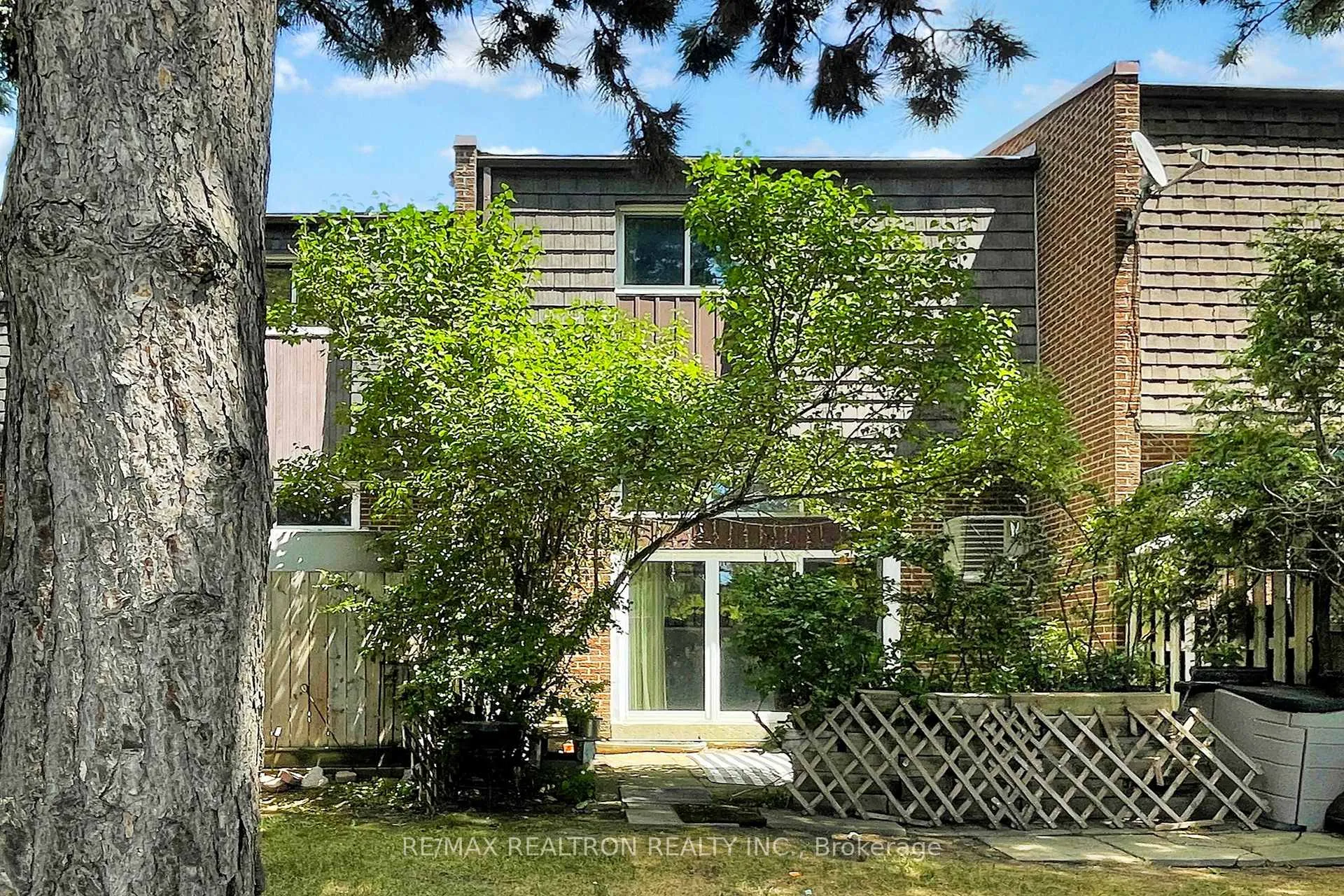 Photo 48 of 36 Windy Golfway, Toronto, Flemingdon Park — HOMEH