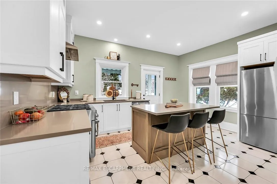 Photo 12 of 444 Maple Avenue, Hamilton, Delta — HOMEH