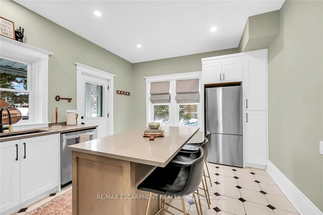 Photo 13 of 444 Maple Avenue, Hamilton, Delta — HOMEH