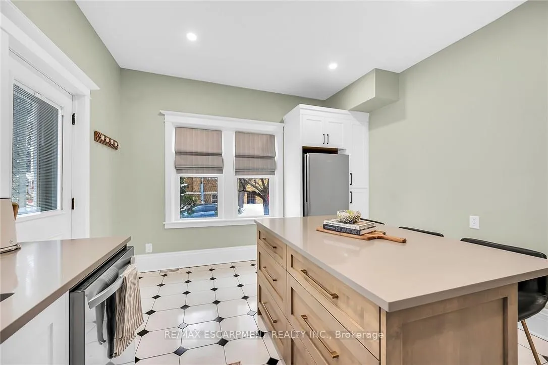 Photo 14 of 444 Maple Avenue, Hamilton, Delta — HOMEH