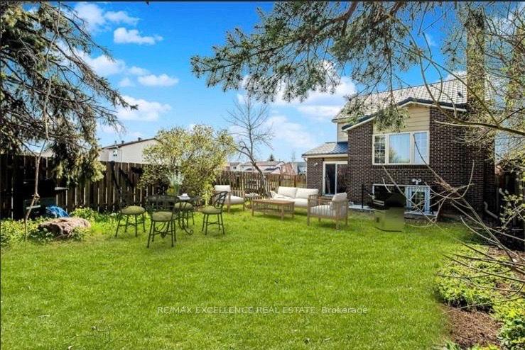 Photo 13 of 72 Rotherglen Court, Brampton, Brampton West — HOMEH