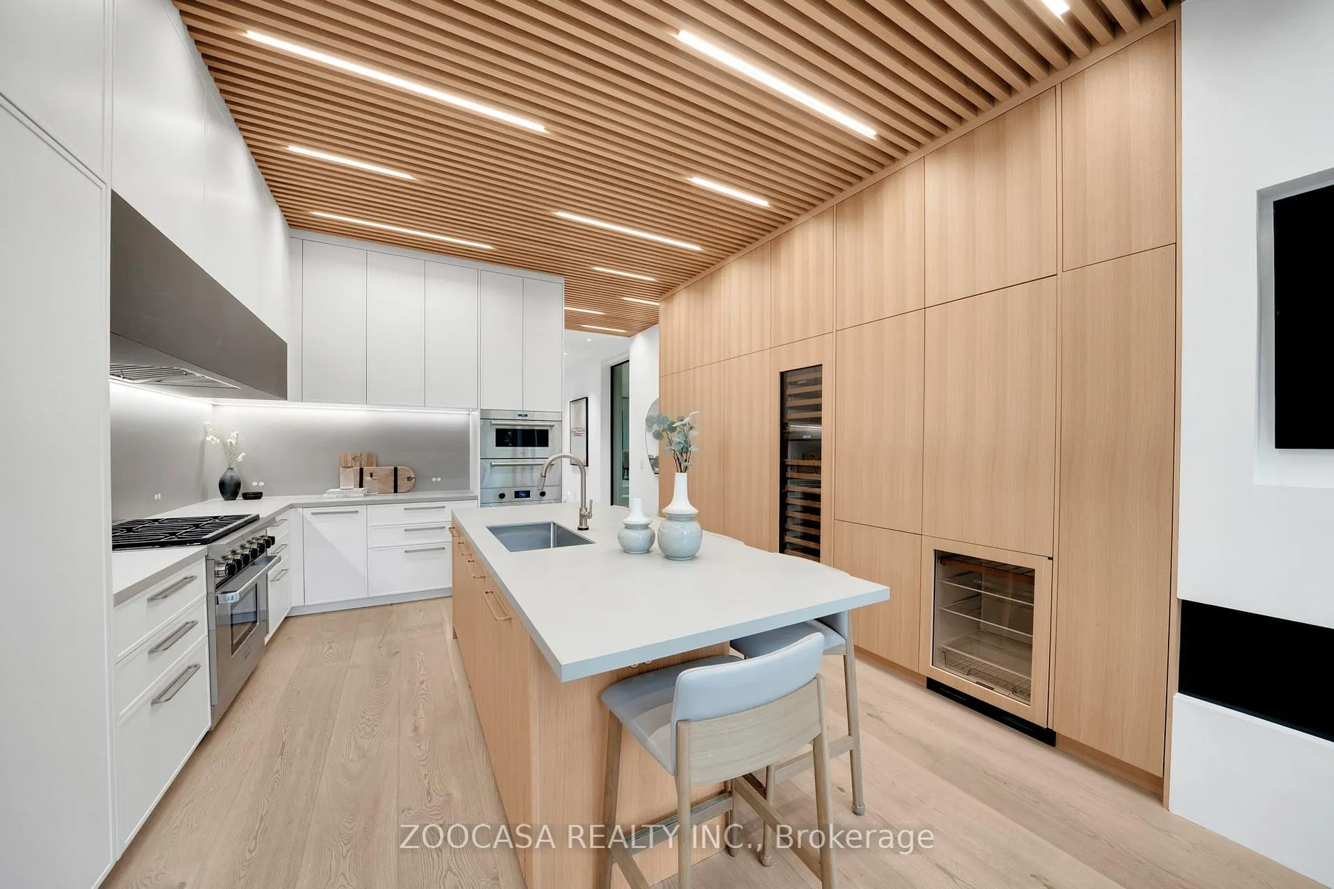 Photo 4 of 47 Roxborough Street W, Toronto, The Annex — HOMEH