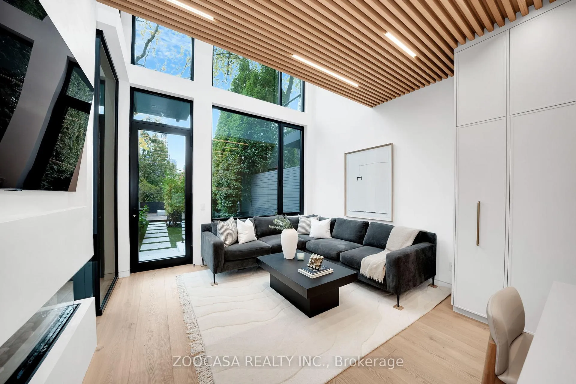 Photo 5 of 47 Roxborough Street W, Toronto, The Annex — HOMEH