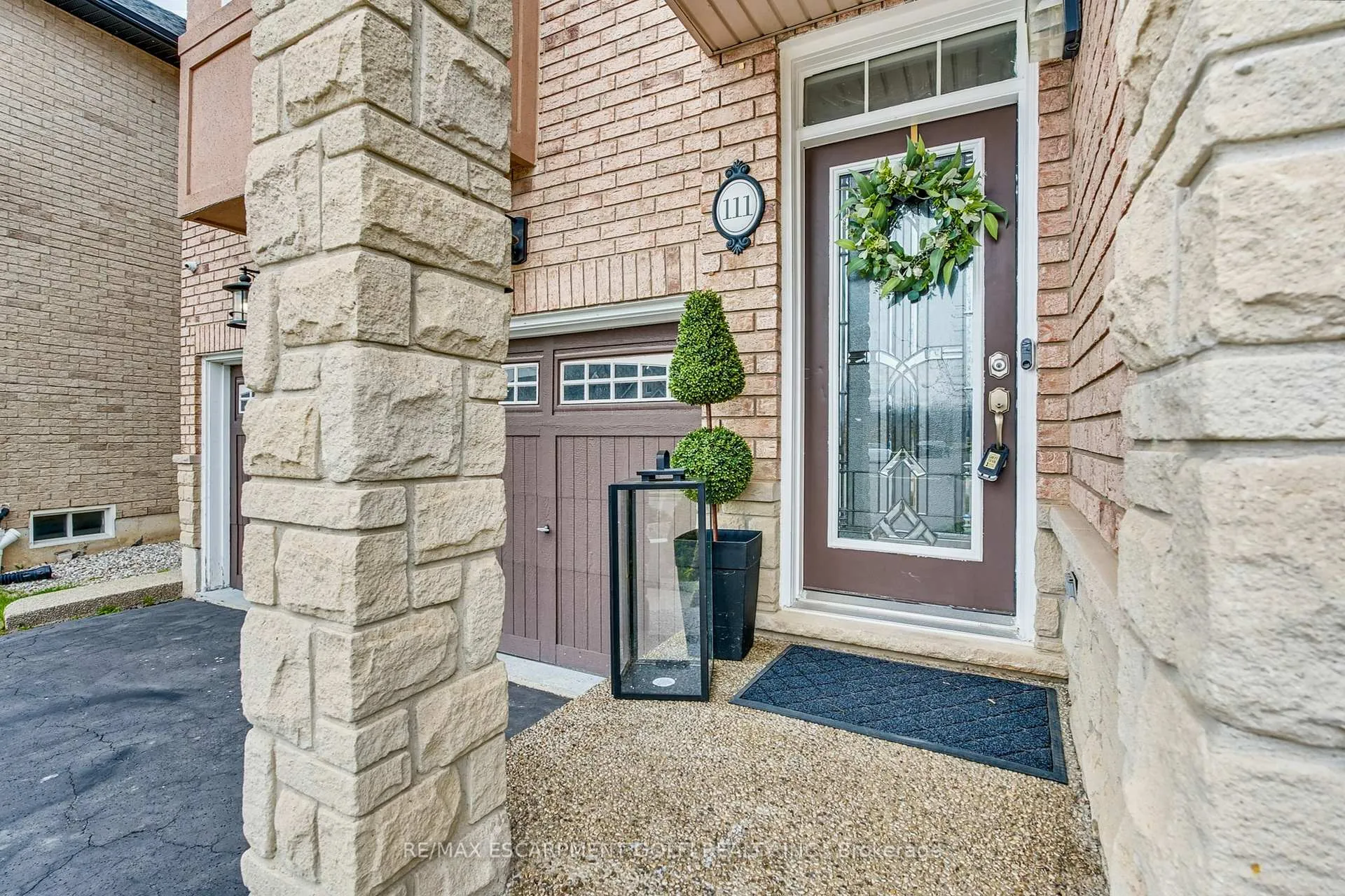Photo 4 of 111 Galileo Drive, Hamilton, Stoney Creek — HOMEH