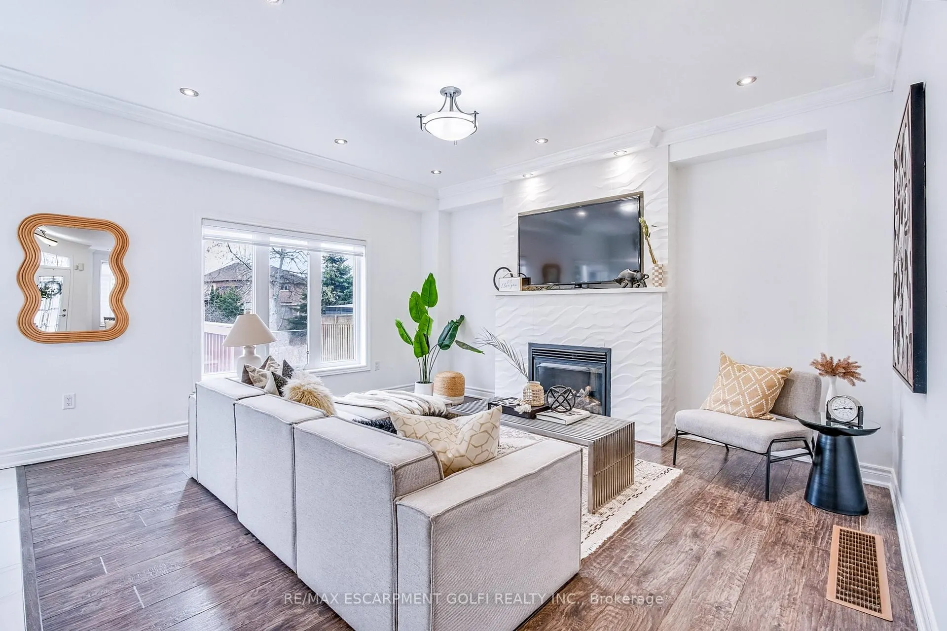 Photo 8 of 111 Galileo Drive, Hamilton, Stoney Creek — HOMEH