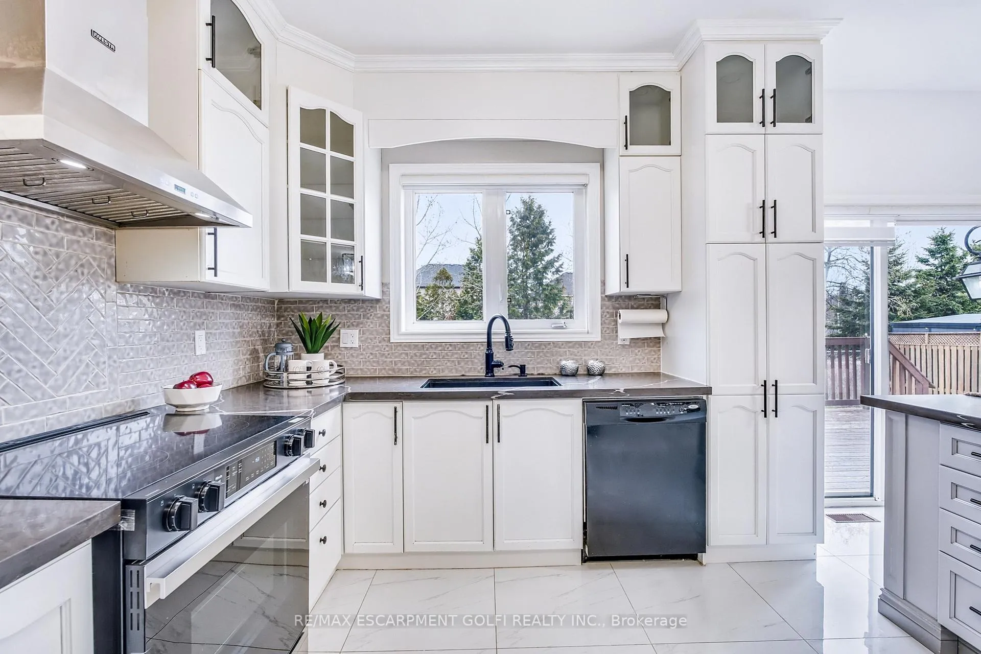 Photo 13 of 111 Galileo Drive, Hamilton, Stoney Creek — HOMEH