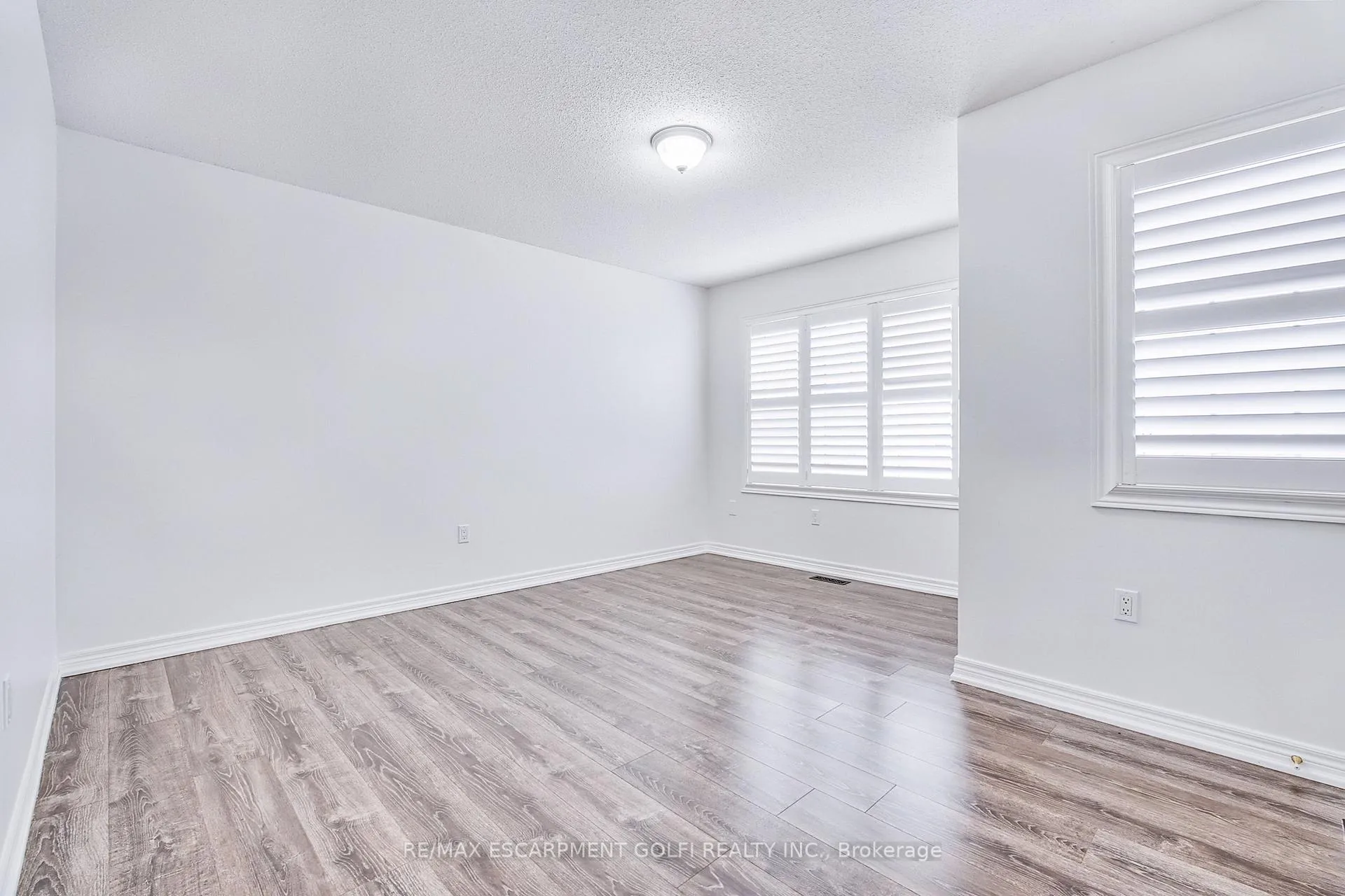 Photo 19 of 111 Galileo Drive, Hamilton, Stoney Creek — HOMEH