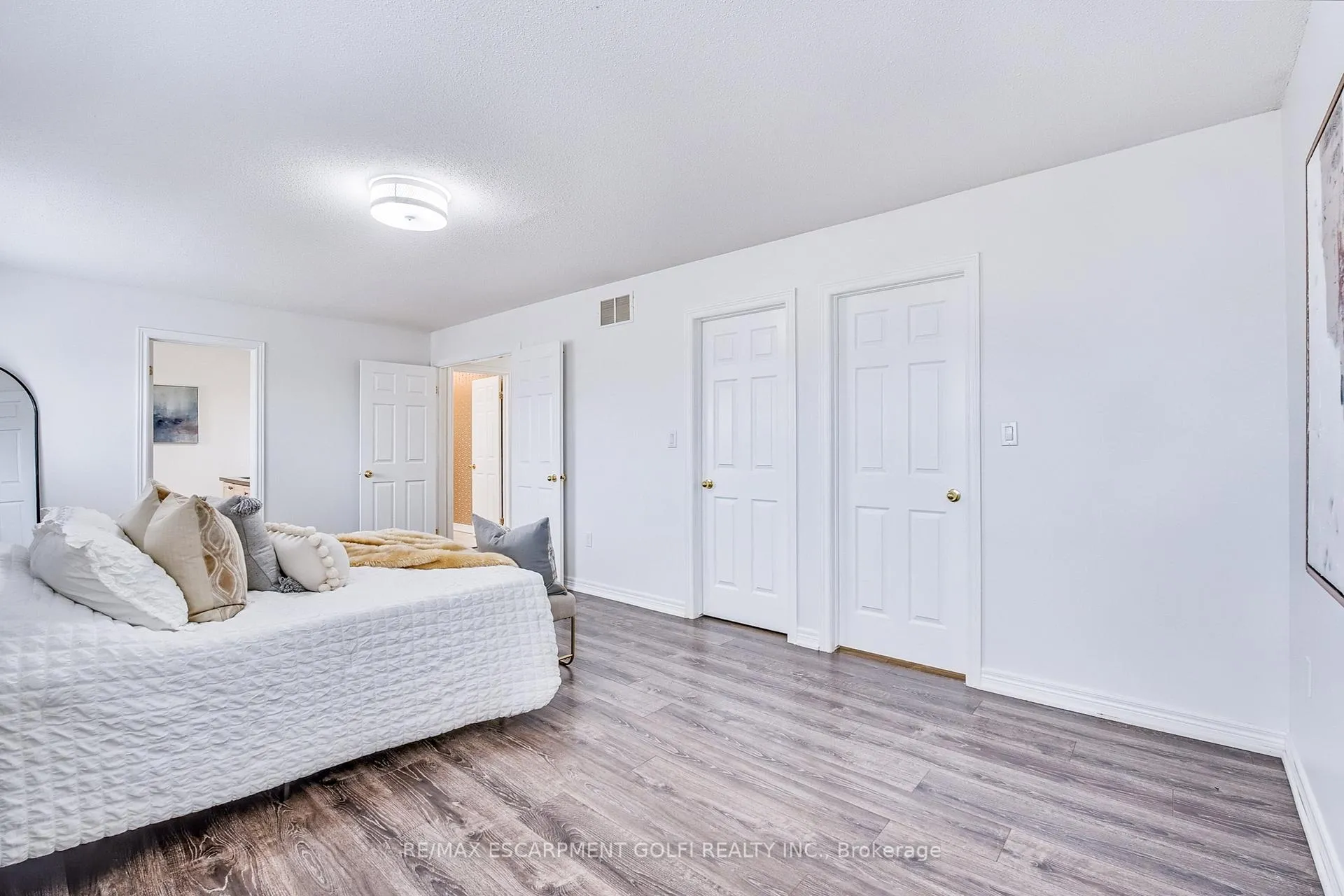 Photo 25 of 111 Galileo Drive, Hamilton, Stoney Creek — HOMEH