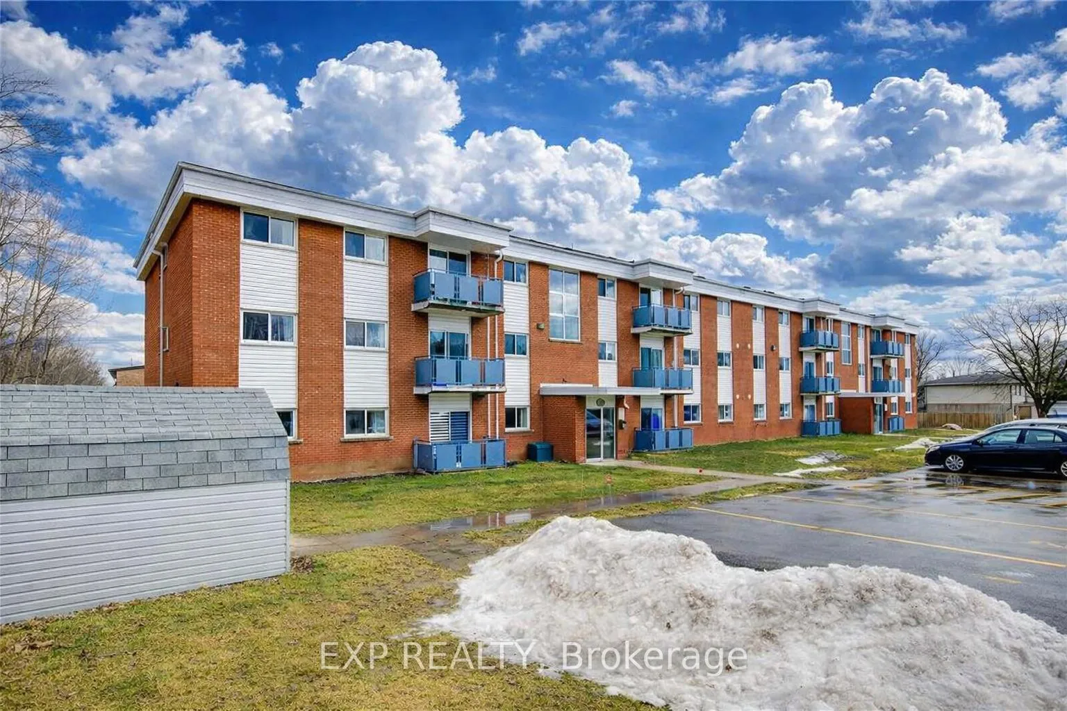 Front of Unit 8, 527 Parkside Drive