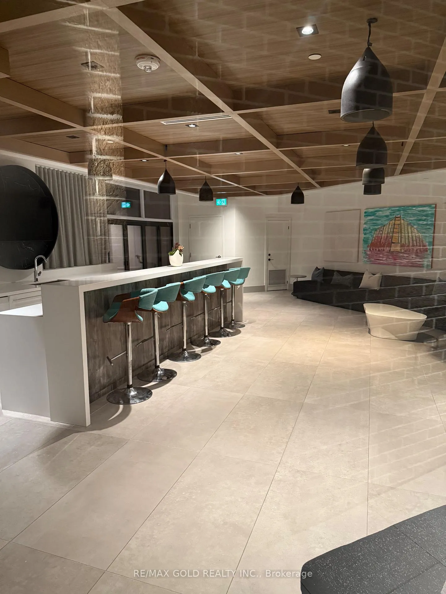 Photo 3 of Unit 506, 600 North Service Road, Hamilton, Lakeshore — HOMEH