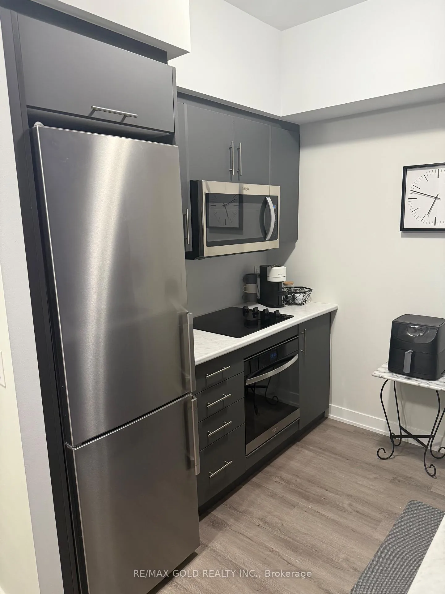 Photo 8 of Unit 506, 600 North Service Road, Hamilton, Lakeshore — HOMEH