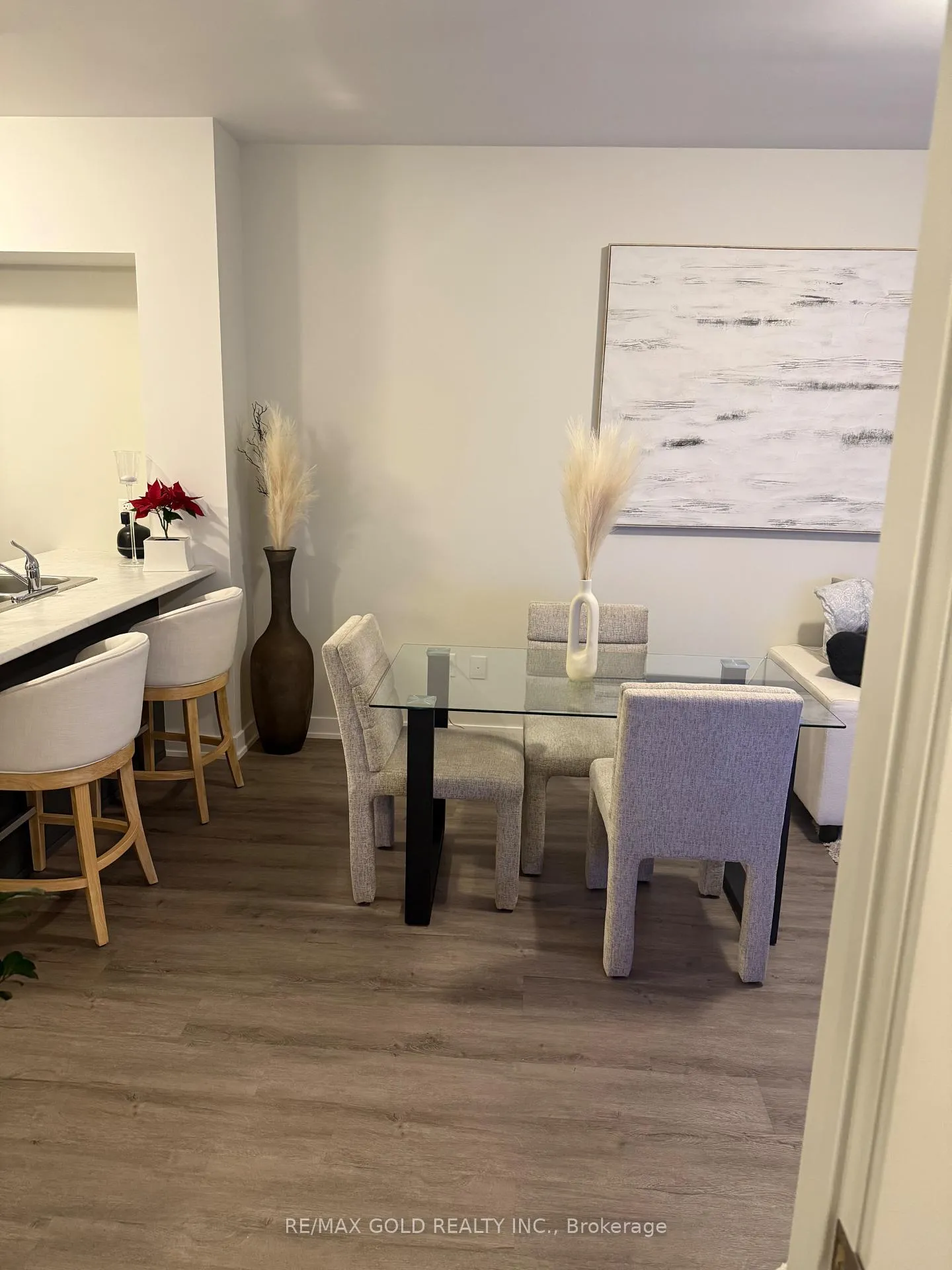 Photo 10 of Unit 506, 600 North Service Road, Hamilton, Lakeshore — HOMEH