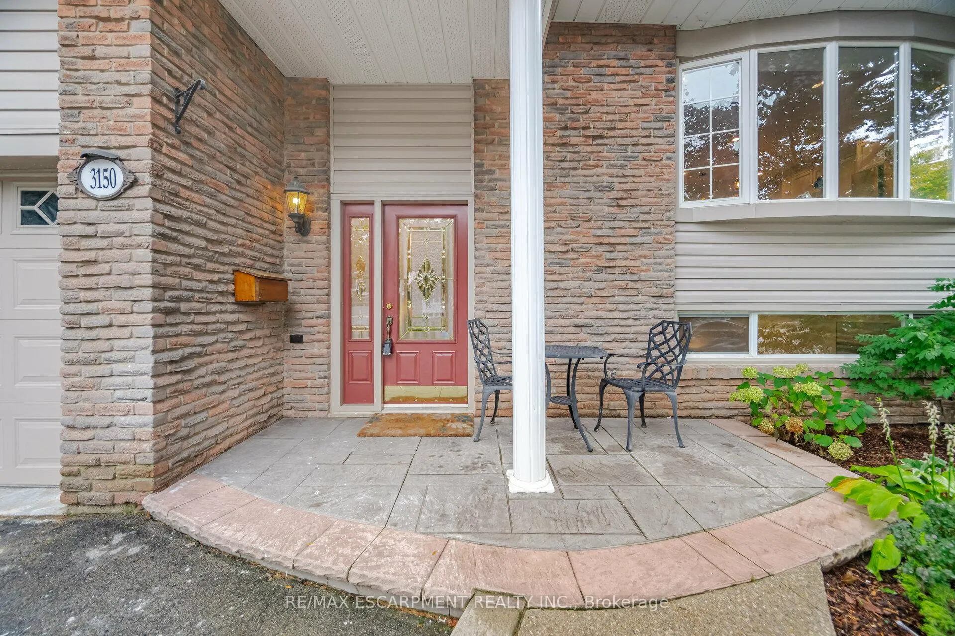 Photo 2 of 3150 Bentworth Drive, Burlington, Palmer — HOMEH