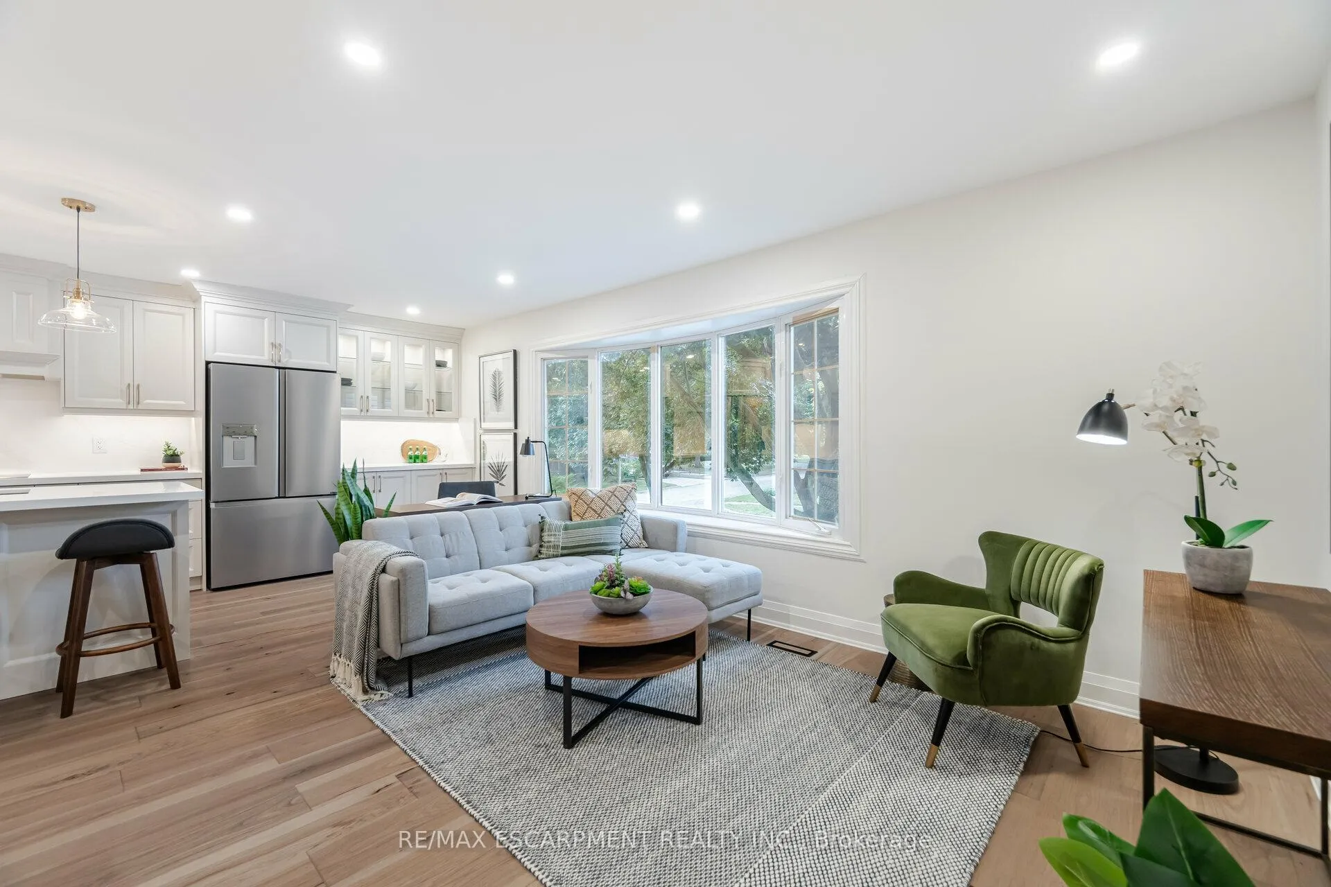 Photo 4 of 3150 Bentworth Drive, Burlington, Palmer — HOMEH