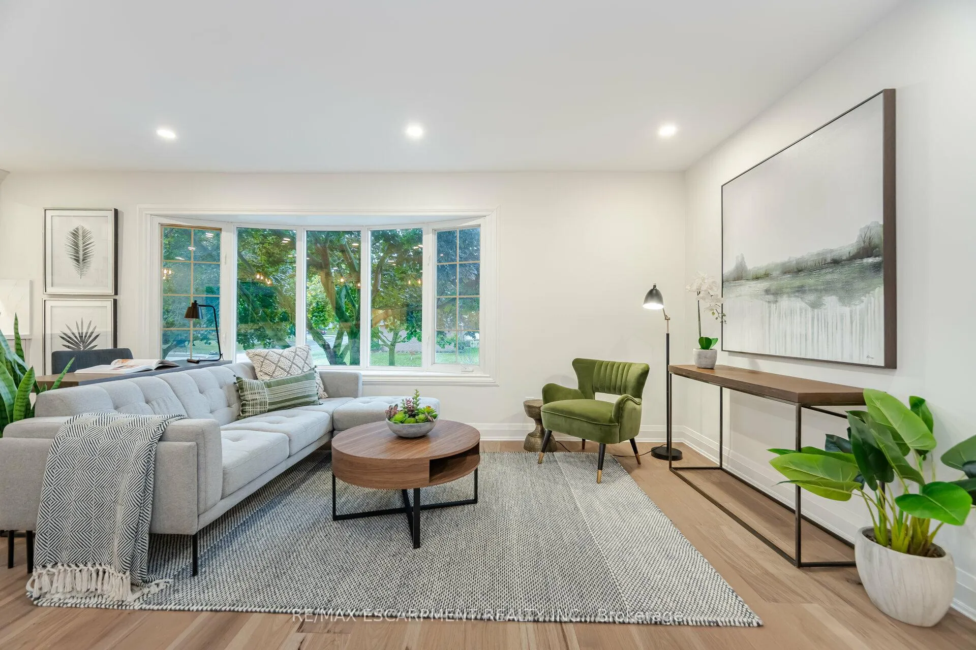 Photo 5 of 3150 Bentworth Drive, Burlington, Palmer — HOMEH