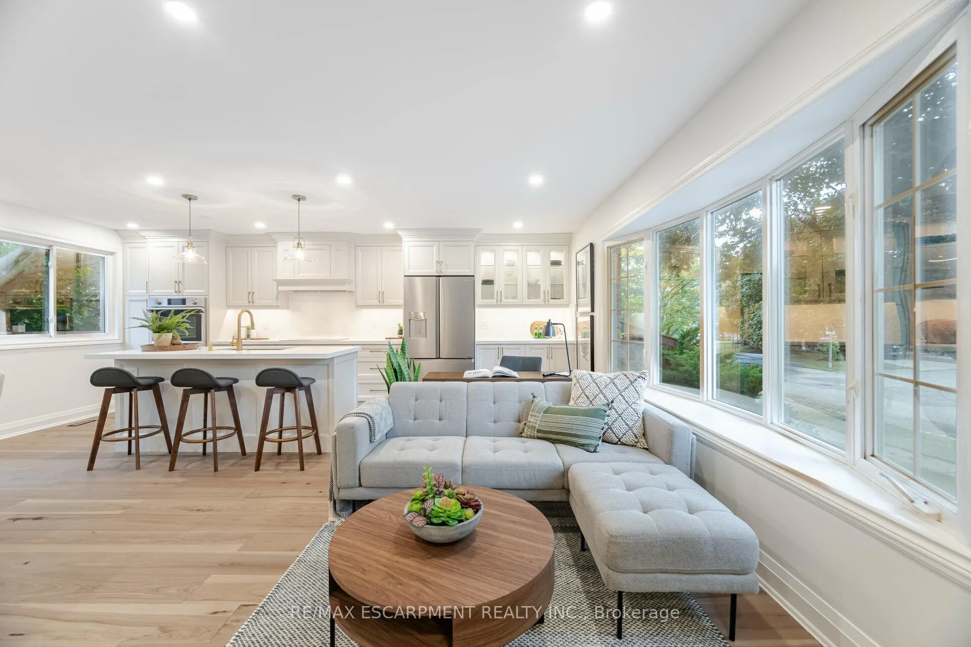 Photo 6 of 3150 Bentworth Drive, Burlington, Palmer — HOMEH