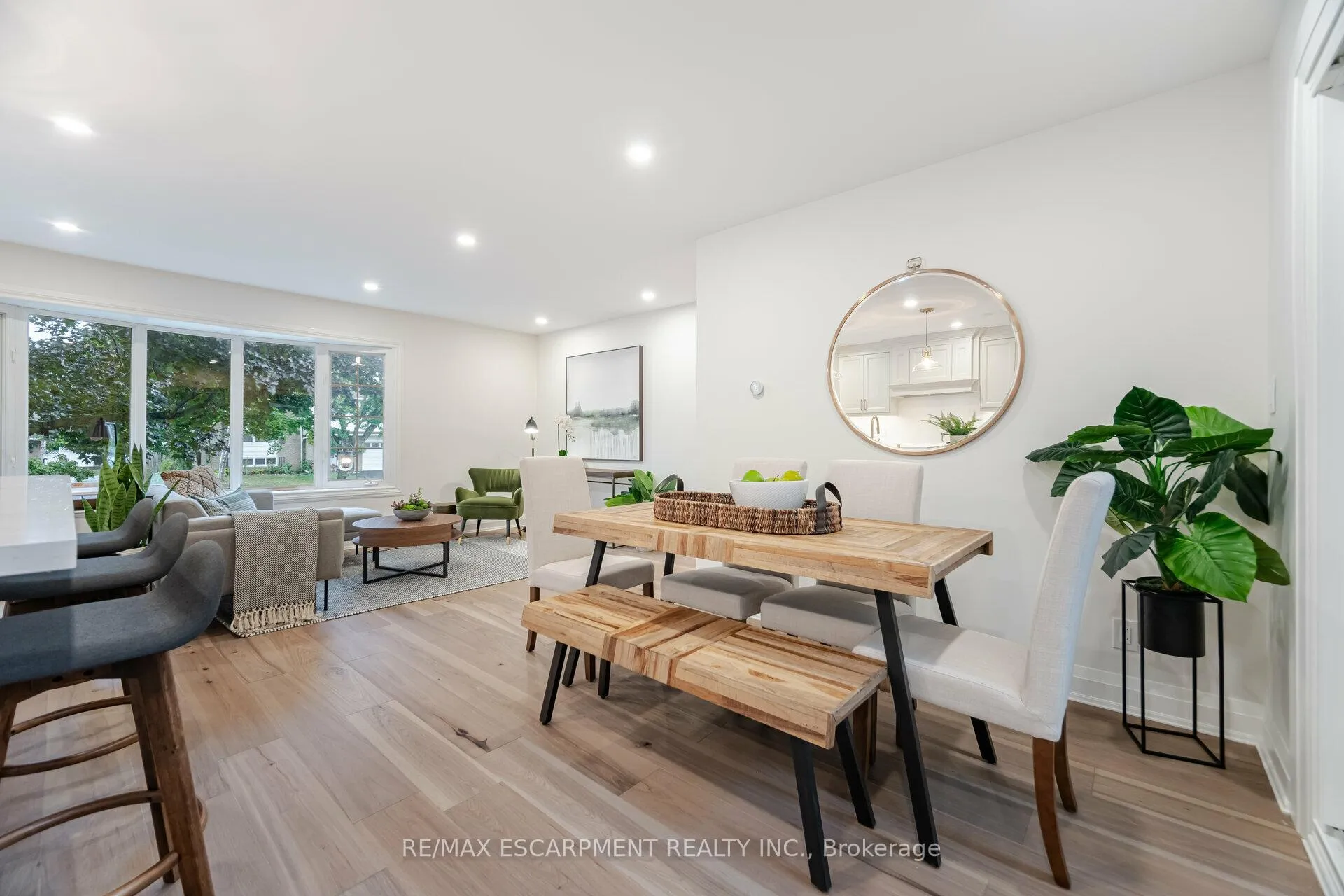 Photo 7 of 3150 Bentworth Drive, Burlington, Palmer — HOMEH