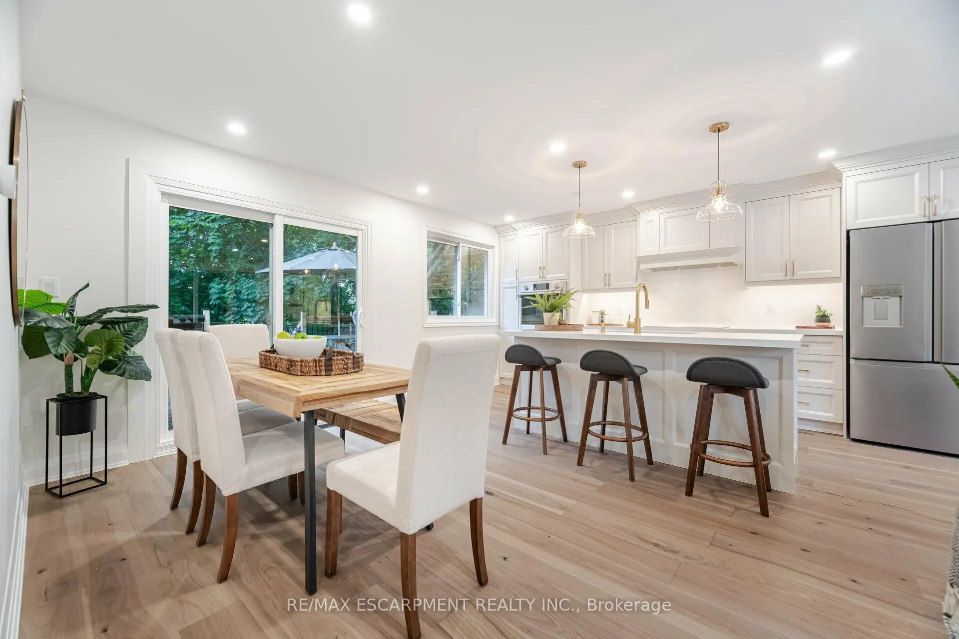 Photo 8 of 3150 Bentworth Drive, Burlington, Palmer — HOMEH