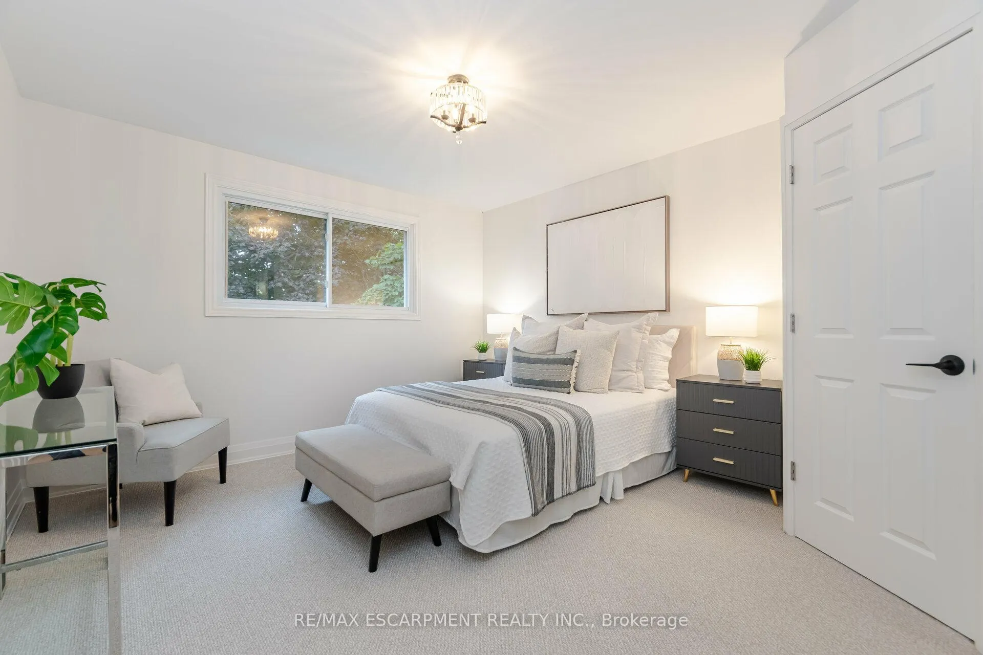 Photo 12 of 3150 Bentworth Drive, Burlington, Palmer — HOMEH