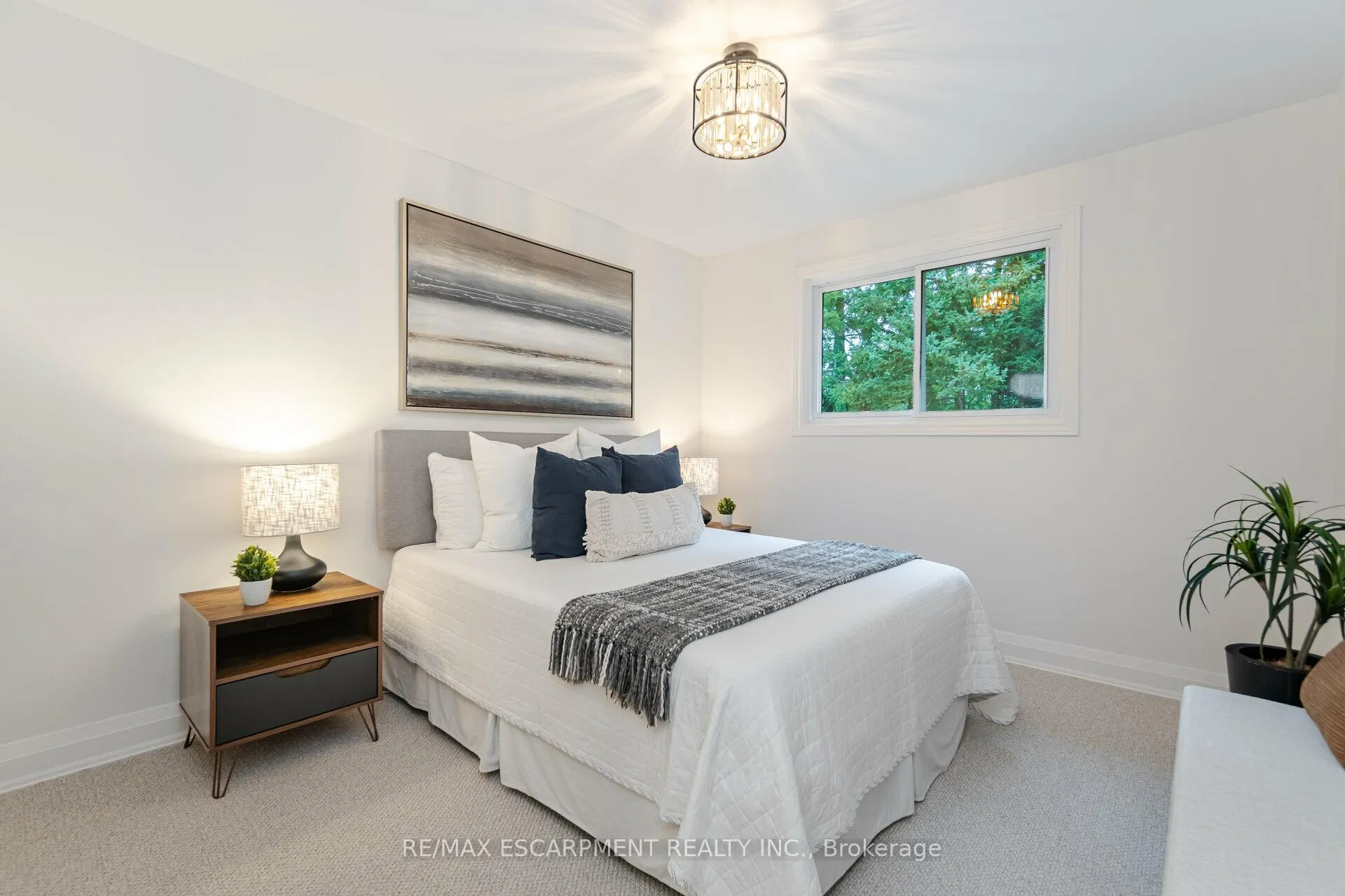 Photo 16 of 3150 Bentworth Drive, Burlington, Palmer — HOMEH