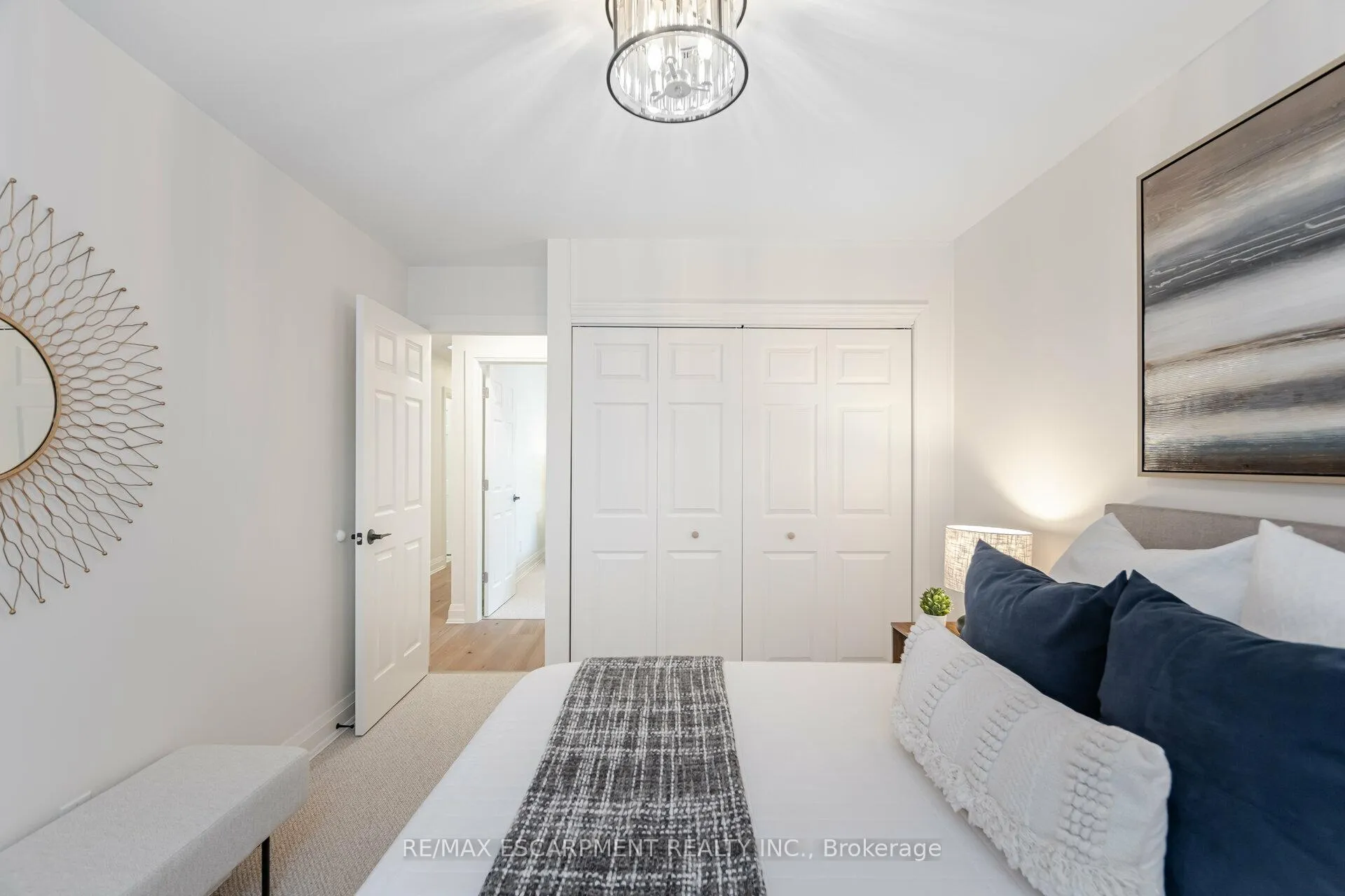 Photo 17 of 3150 Bentworth Drive, Burlington, Palmer — HOMEH