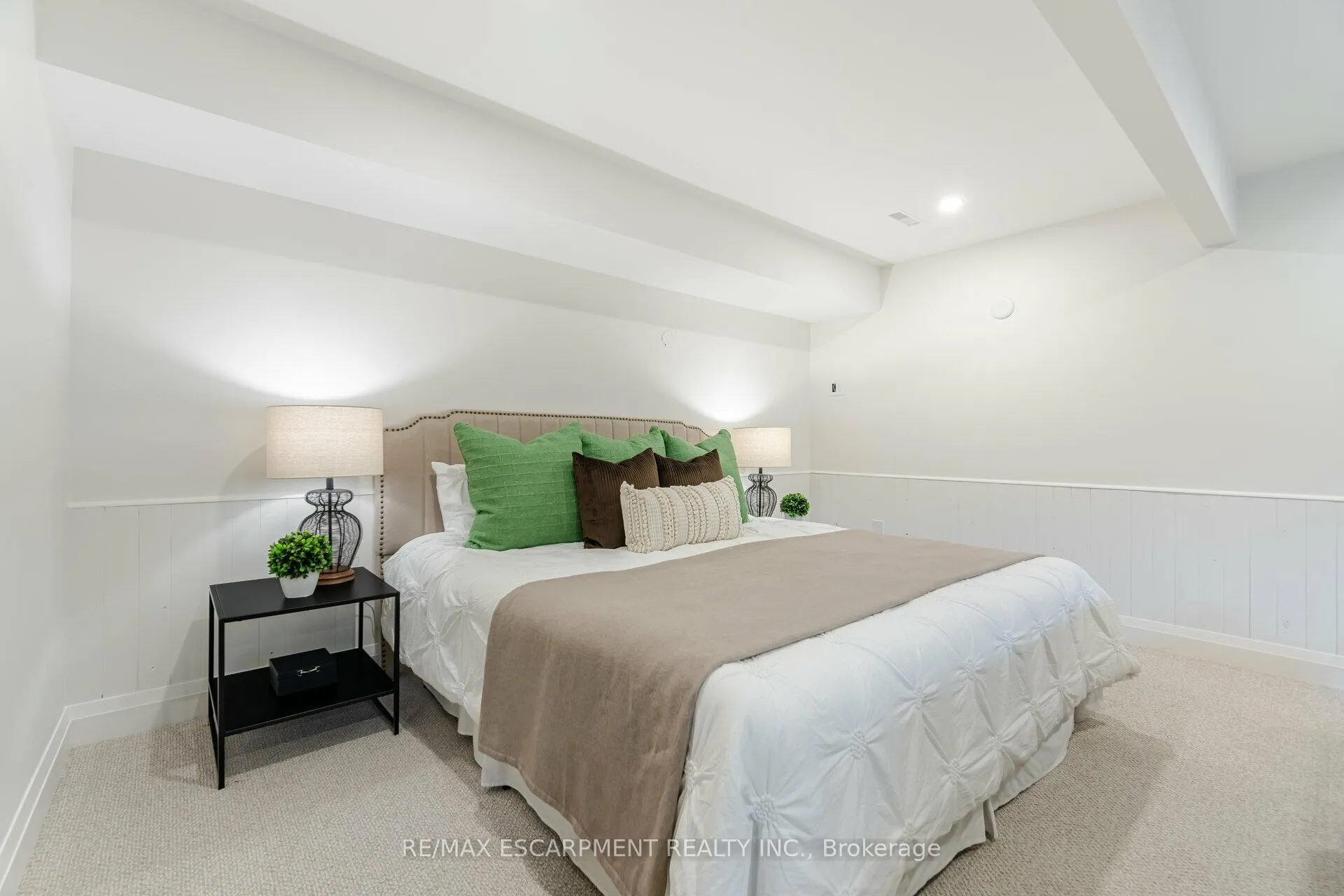 Photo 30 of 3150 Bentworth Drive, Burlington, Palmer — HOMEH