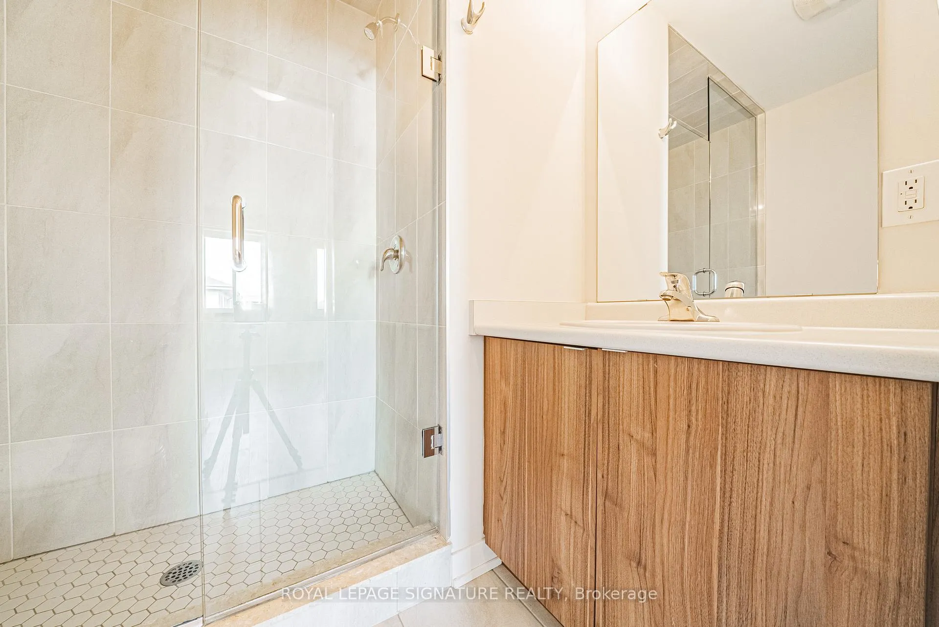 Photo 16 of 54 Mulhollard Lane, Hamilton, Ancaster — HOMEH
