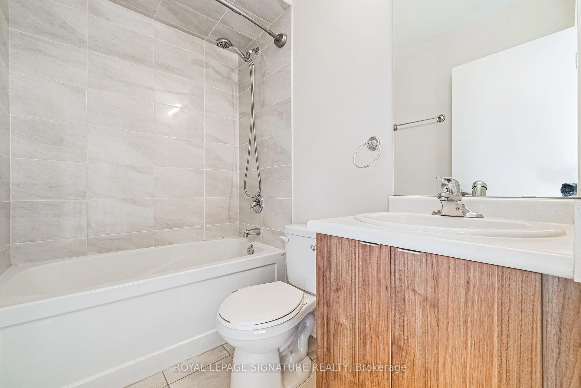 Photo 19 of 54 Mulhollard Lane, Hamilton, Ancaster — HOMEH