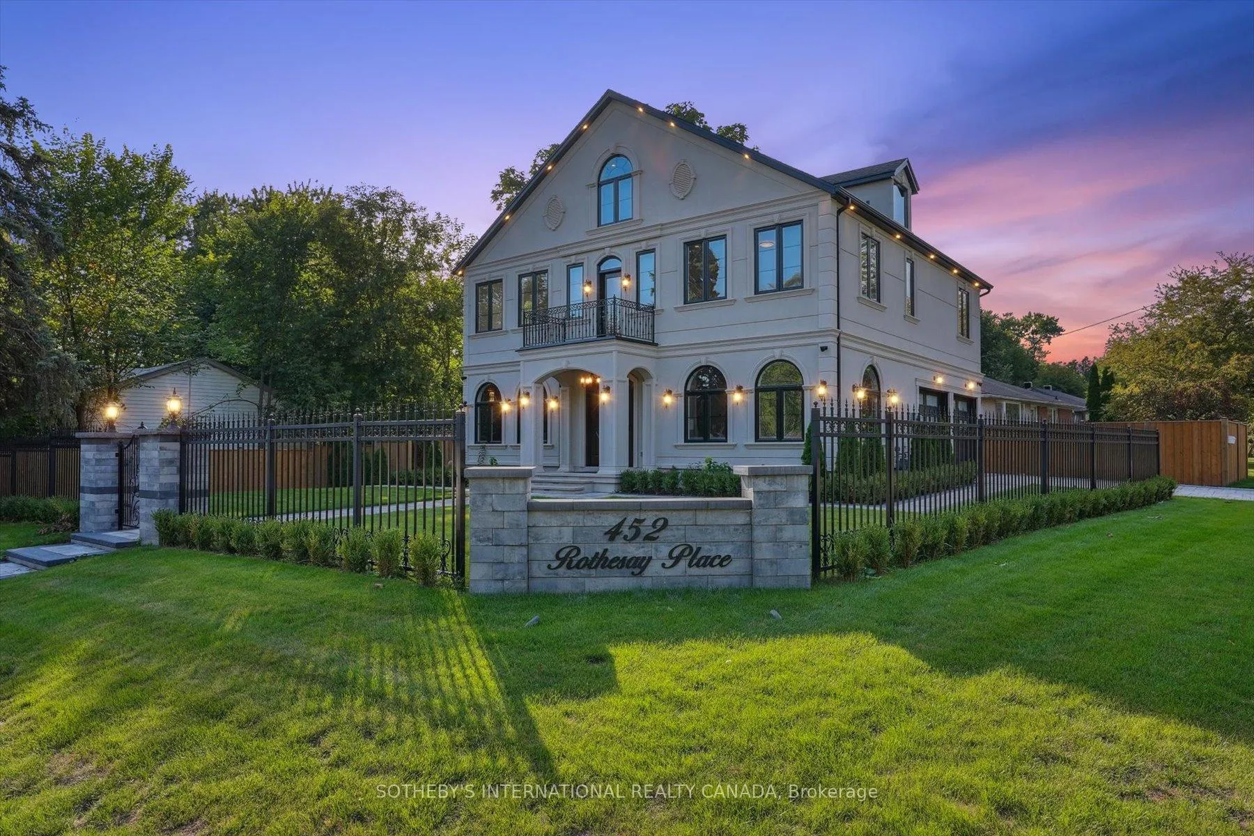Front of 452 Rothesay Place
