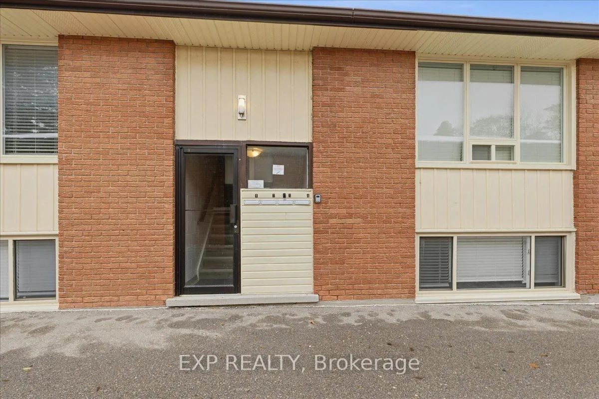 Photo 4 of 72 Barbara Crescent, Kitchener — HOMEH