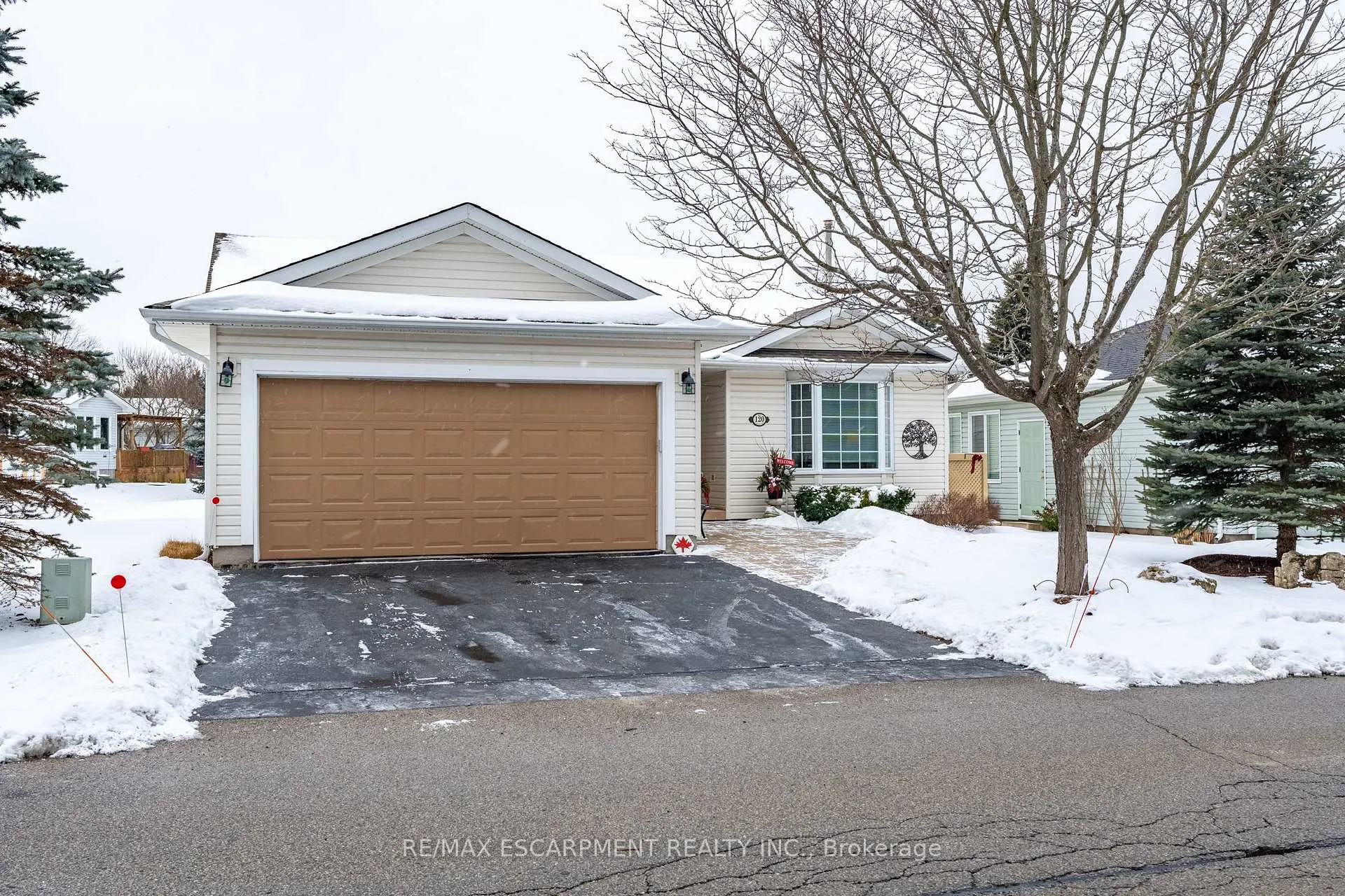 Front of 120 Glenariff Drive