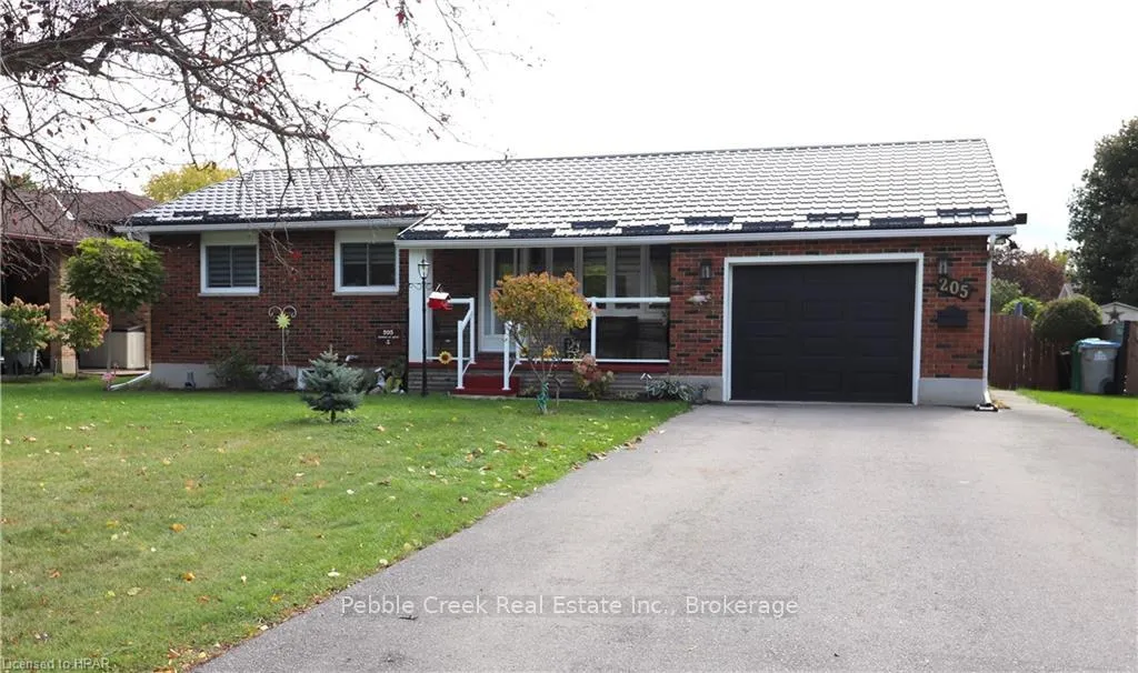 Photo 2 of 205 Bennett Street W, Goderich, Goderich (Town) — HOMEH