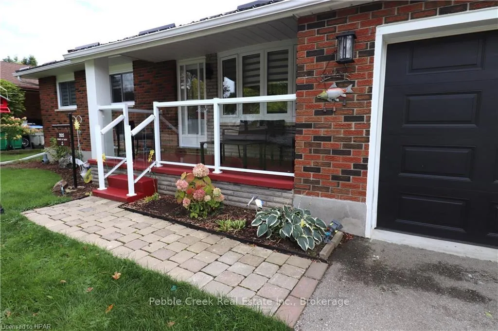 Photo 3 of 205 Bennett Street W, Goderich, Goderich (Town) — HOMEH