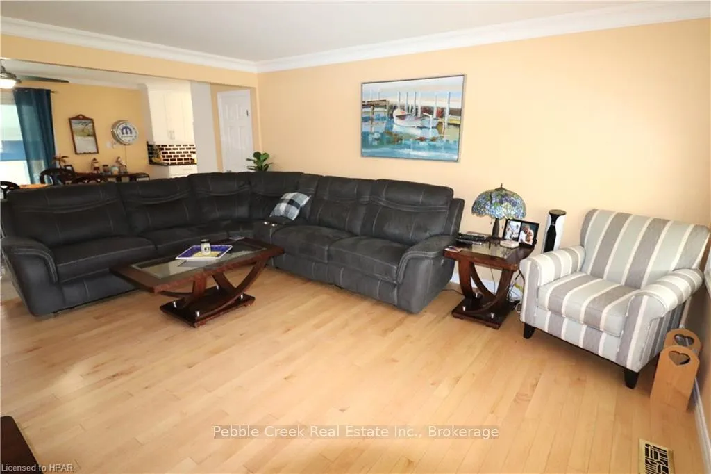 Photo 10 of 205 Bennett Street W, Goderich, Goderich (Town) — HOMEH