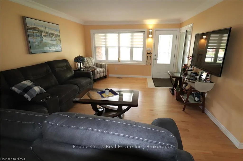 Photo 11 of 205 Bennett Street W, Goderich, Goderich (Town) — HOMEH