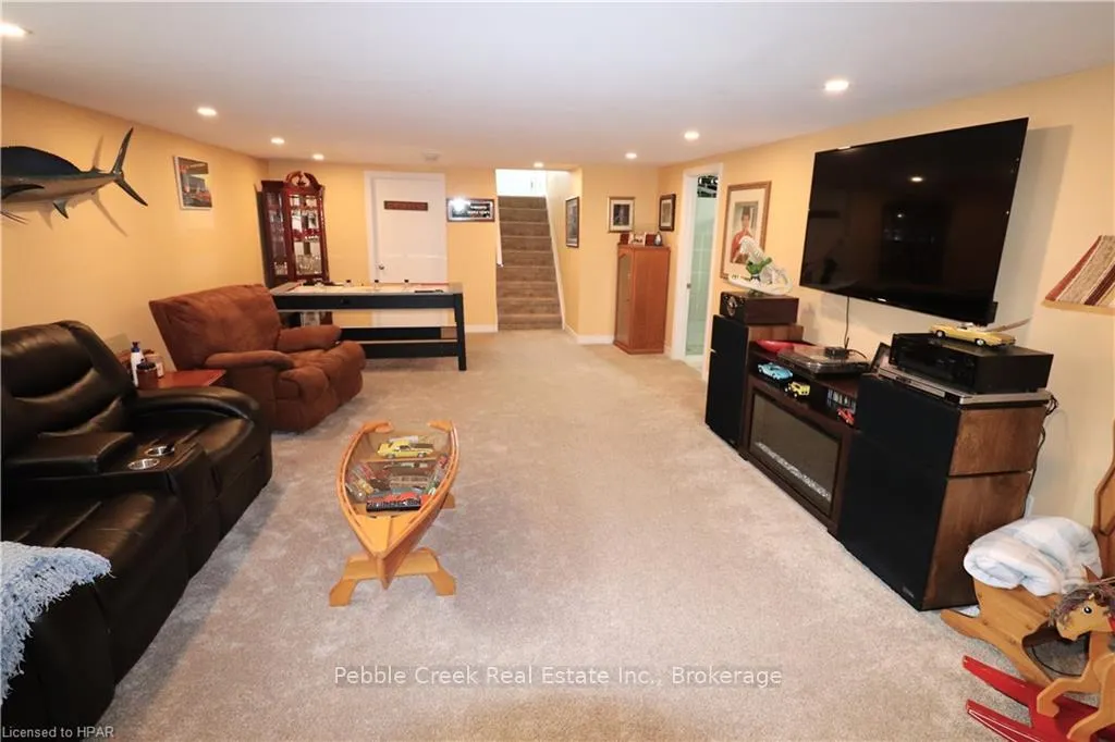 Photo 32 of 205 Bennett Street W, Goderich, Goderich (Town) — HOMEH