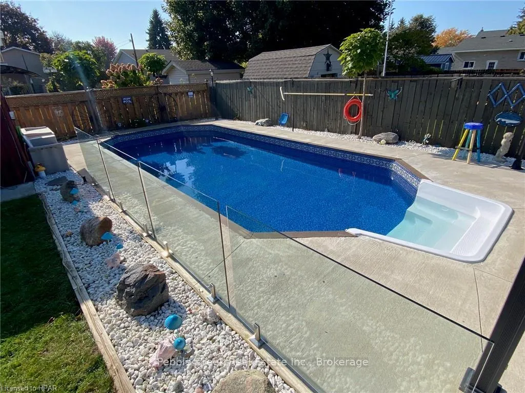 Photo 41 of 205 Bennett Street W, Goderich, Goderich (Town) — HOMEH